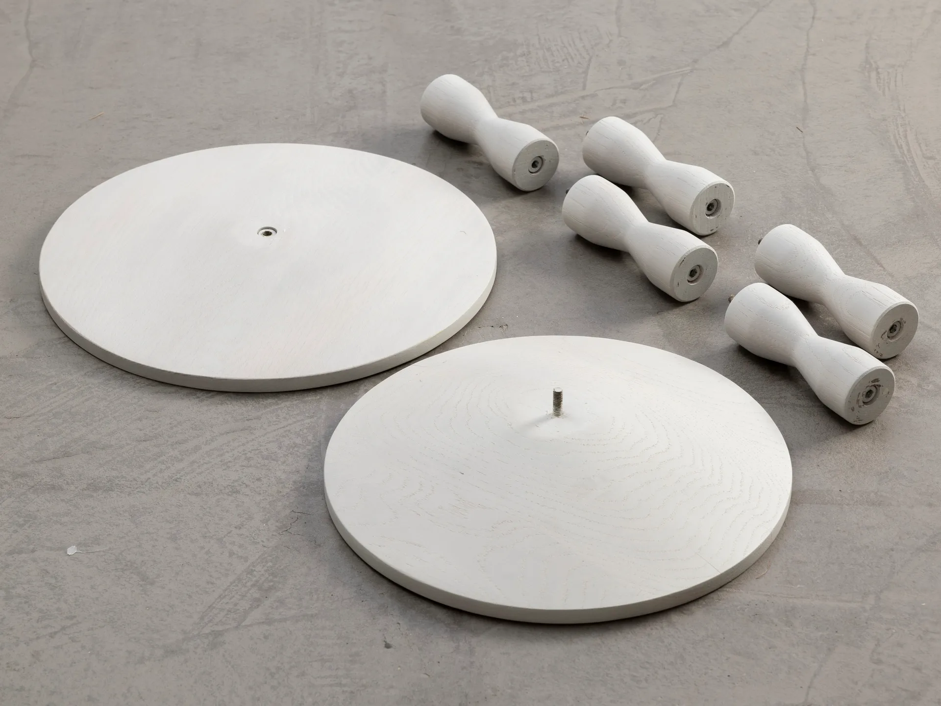 페디스탈 테이블 Ø31x67.5 cm, Stained white grey Design House Stockholm | 디자인하우스스톡홀름