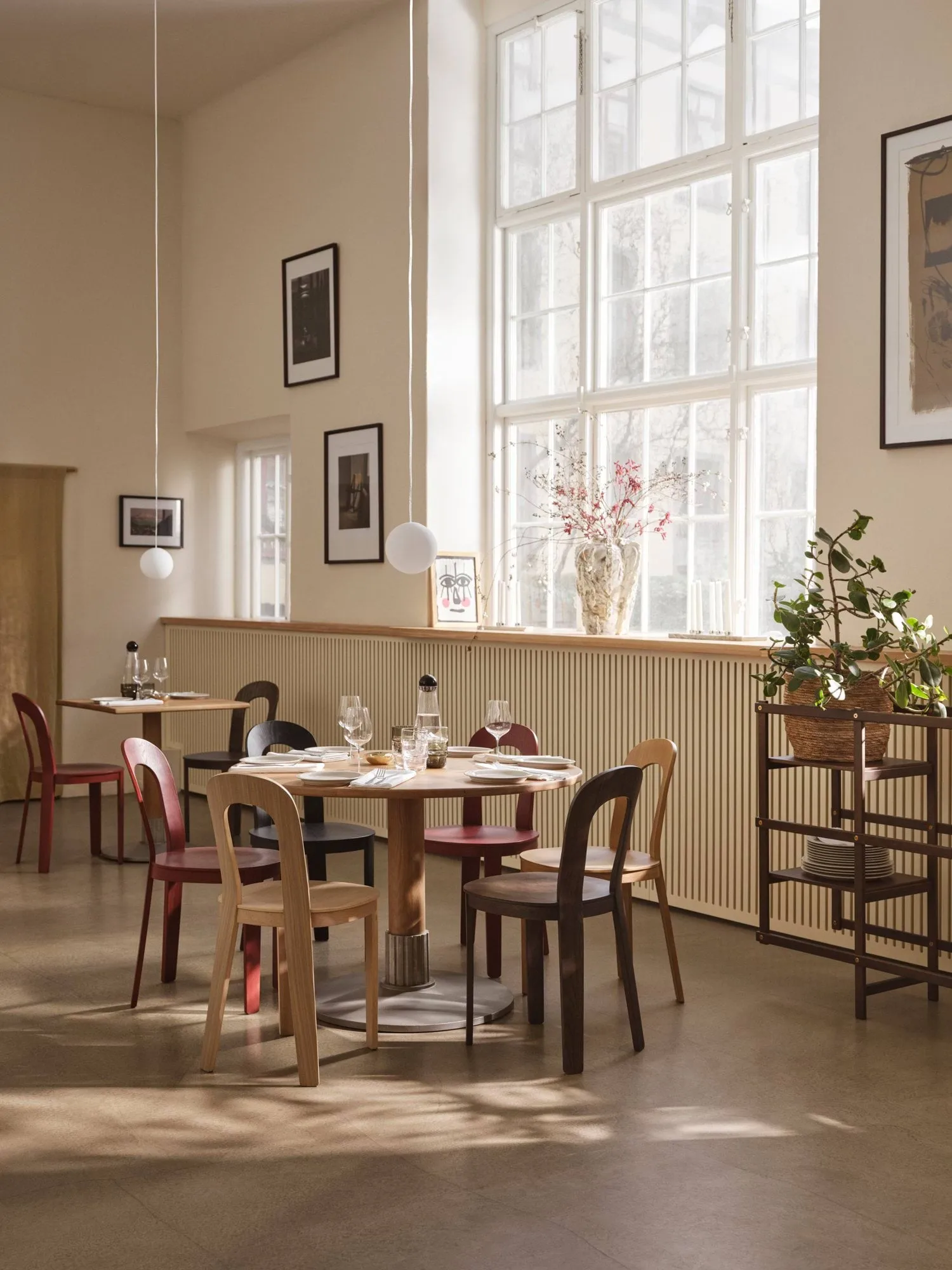 톡 테이블 다이닝 테이블, Oak, Ø110x76 cm Design House Stockholm | 디자인하우스스톡홀름 톡 테이블 다이닝 테이블, Oak, Ø110x76 cm Design House Stockholm | 디자인하우스스톡홀름