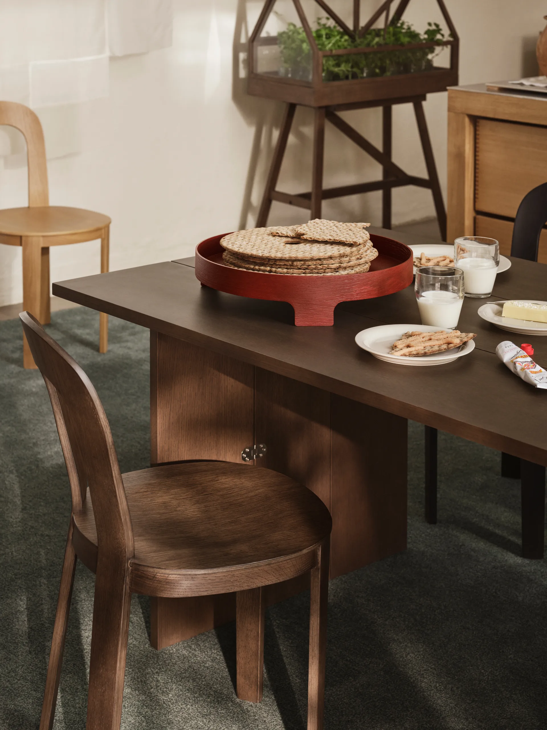 브릿지 트레이, Red, Ø42 cm Design House Stockholm | 디자인하우스스톡홀름