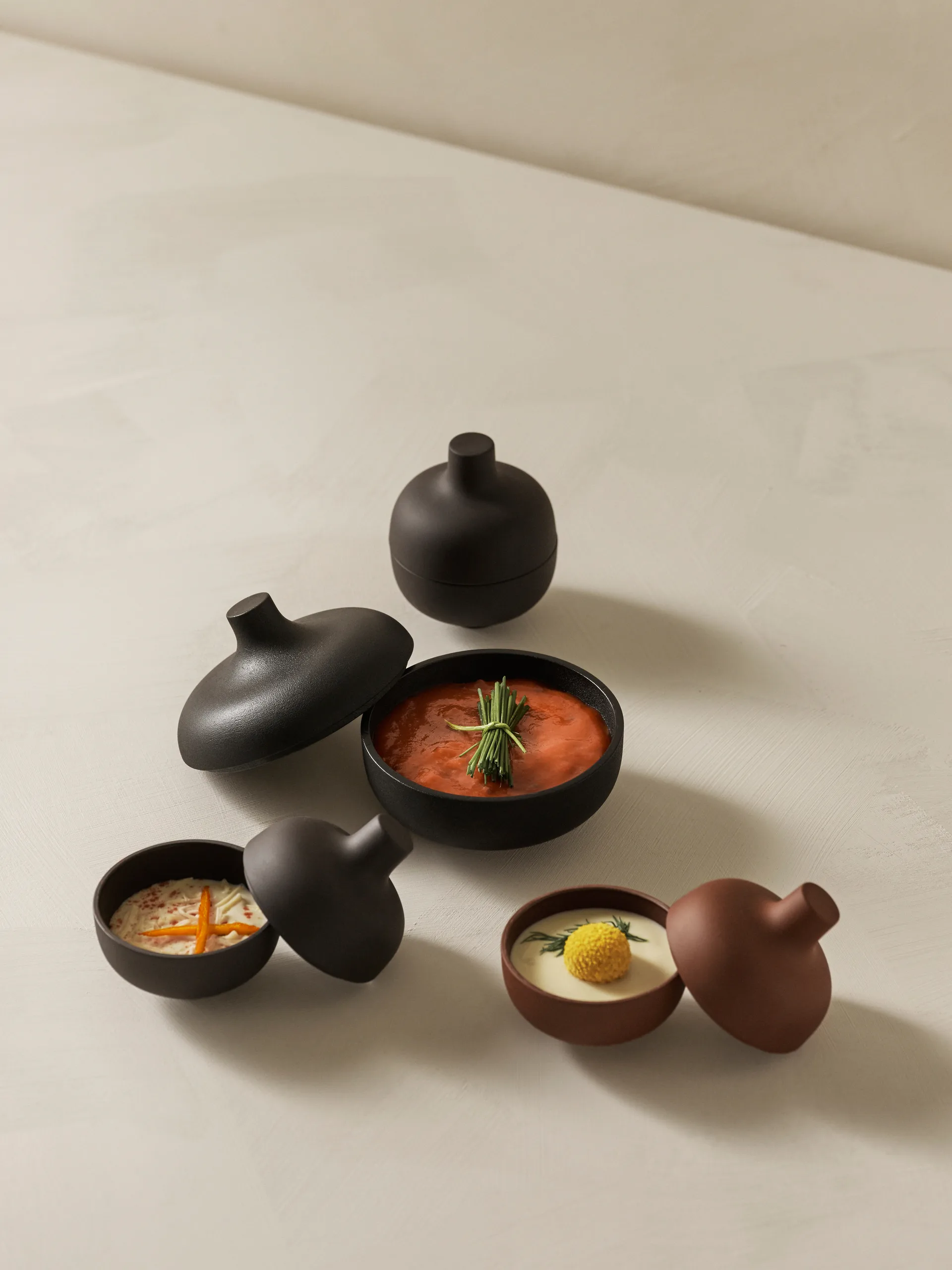 샌드 보울 & 덮개 S Ø8.2 cm, Black clay Design House Stockholm | 디자인하우스스톡홀름