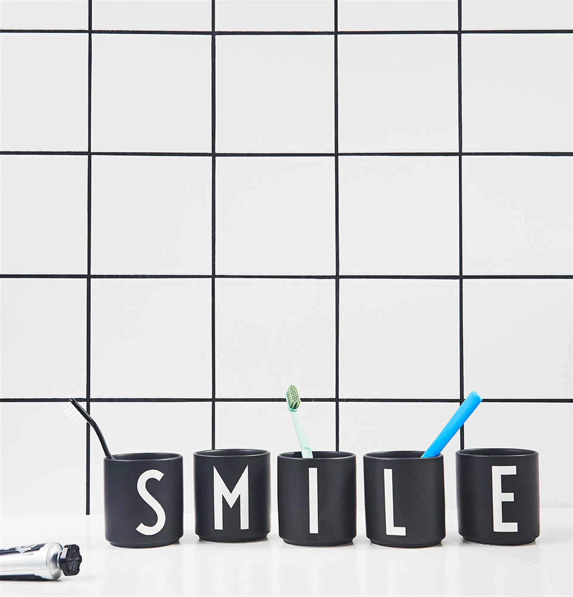 디자인레터스 컵 블랙, N Design Letters | 디자인레터스