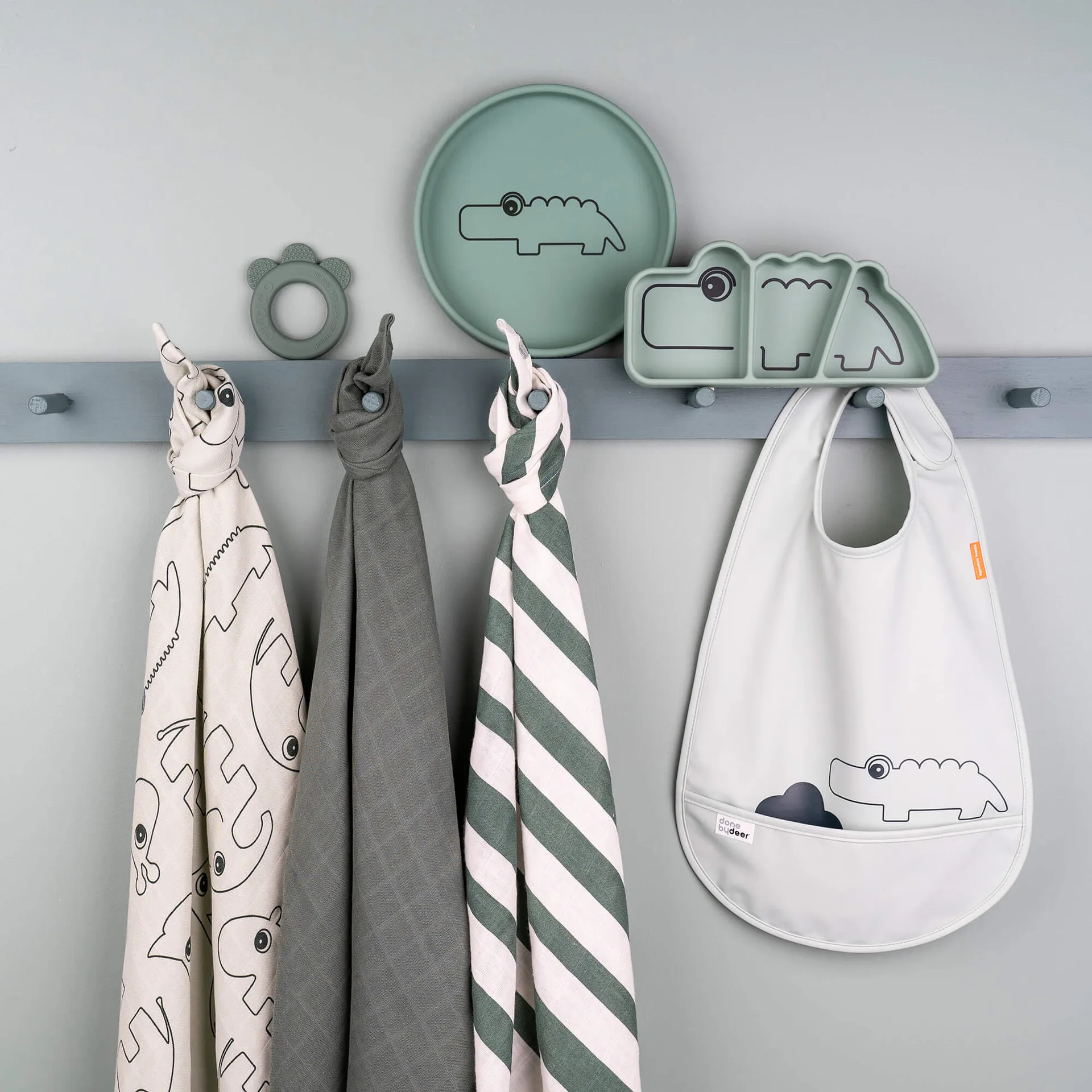 크로코 스틱&스테이 어린이용 접시 9x21 cm, Green Done by deer | 던바이디어