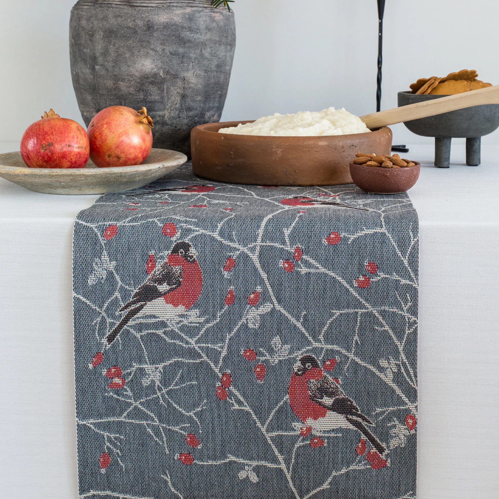 Frostkvist 테이블 러너 35x140 cm, grey Ekelund Linneväveri | 에켈룬드 린네바베리