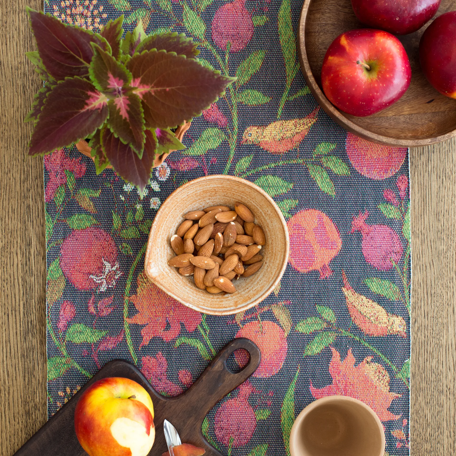 Fruktrik 테이블 러너 35x120 cm, multi Ekelund Linneväveri | 에켈룬드 린네바베리