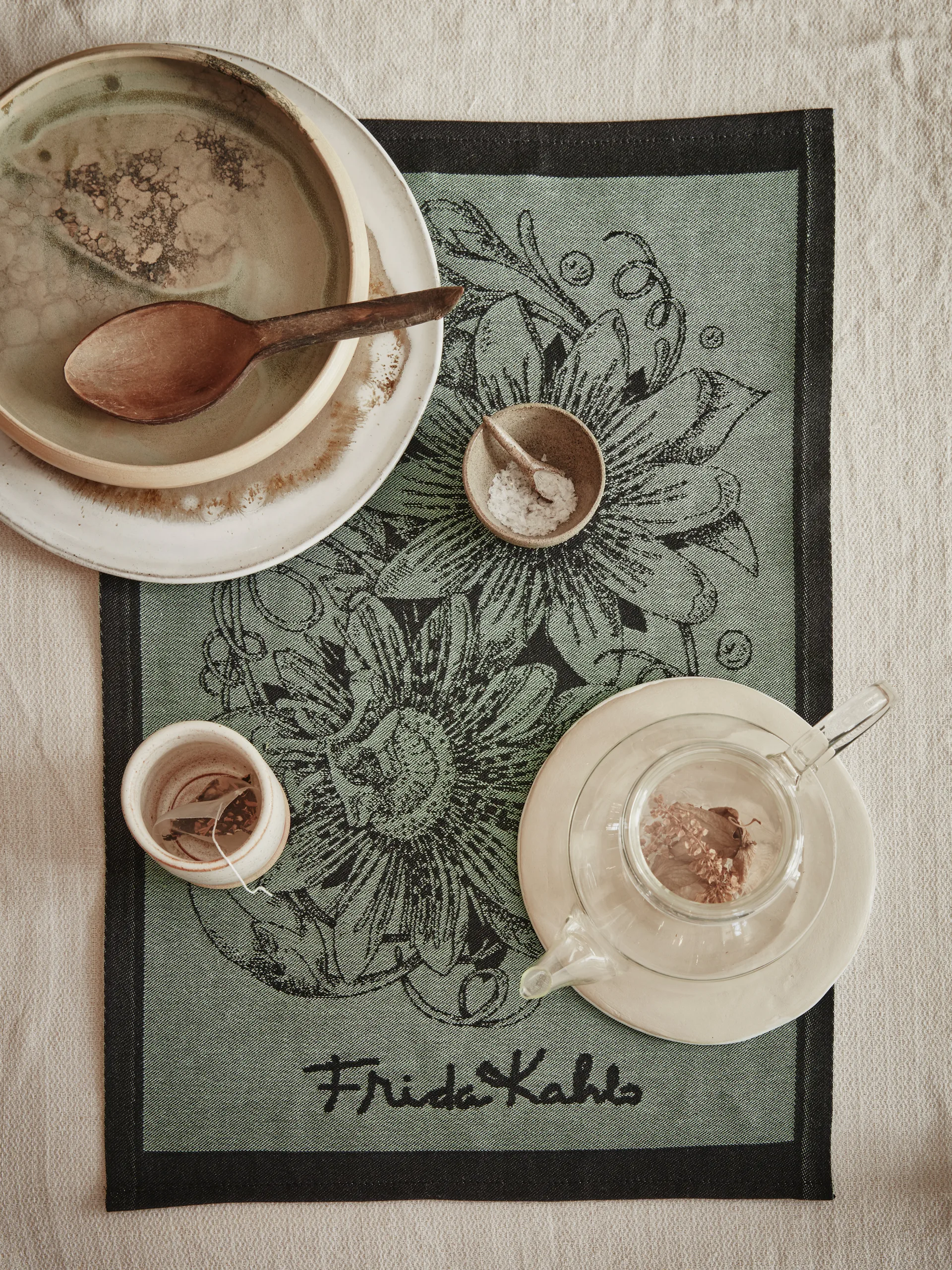 프리다 칼로 Mi Jardin 주방 타올 35x50 cm, Black Ekelund Linneväveri | 에켈룬드 린네바베리