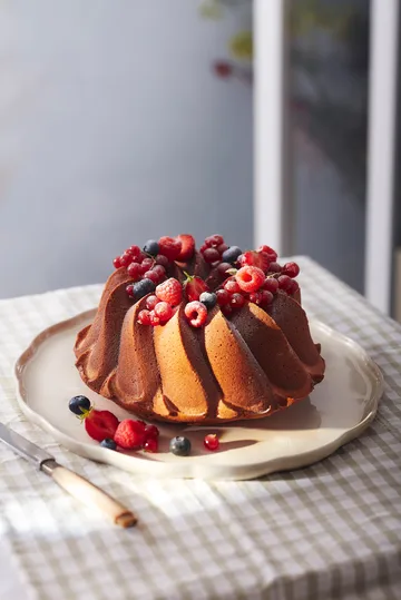 Emile Henry 마들렌 서빙 플래터 - Cream, round - Emile Henry