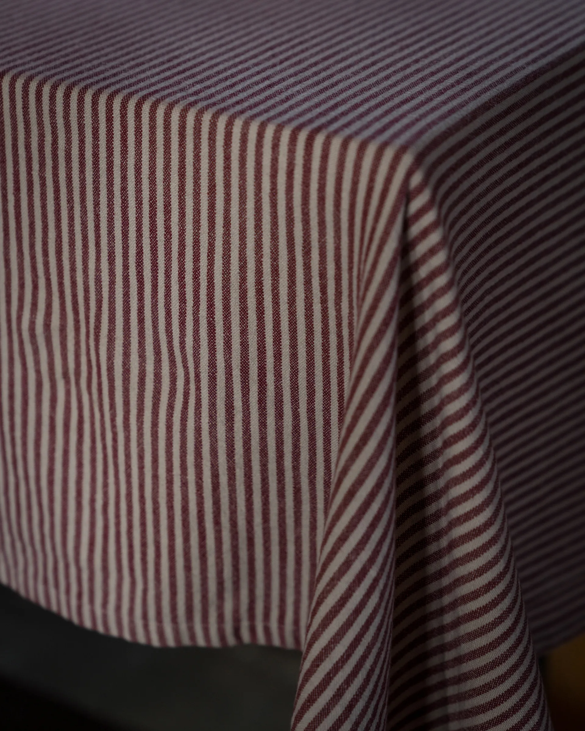 에른스트 테이블 클로스 얇은 스트라이프 145x300 cm, Red-beige ERNST | 에른스트