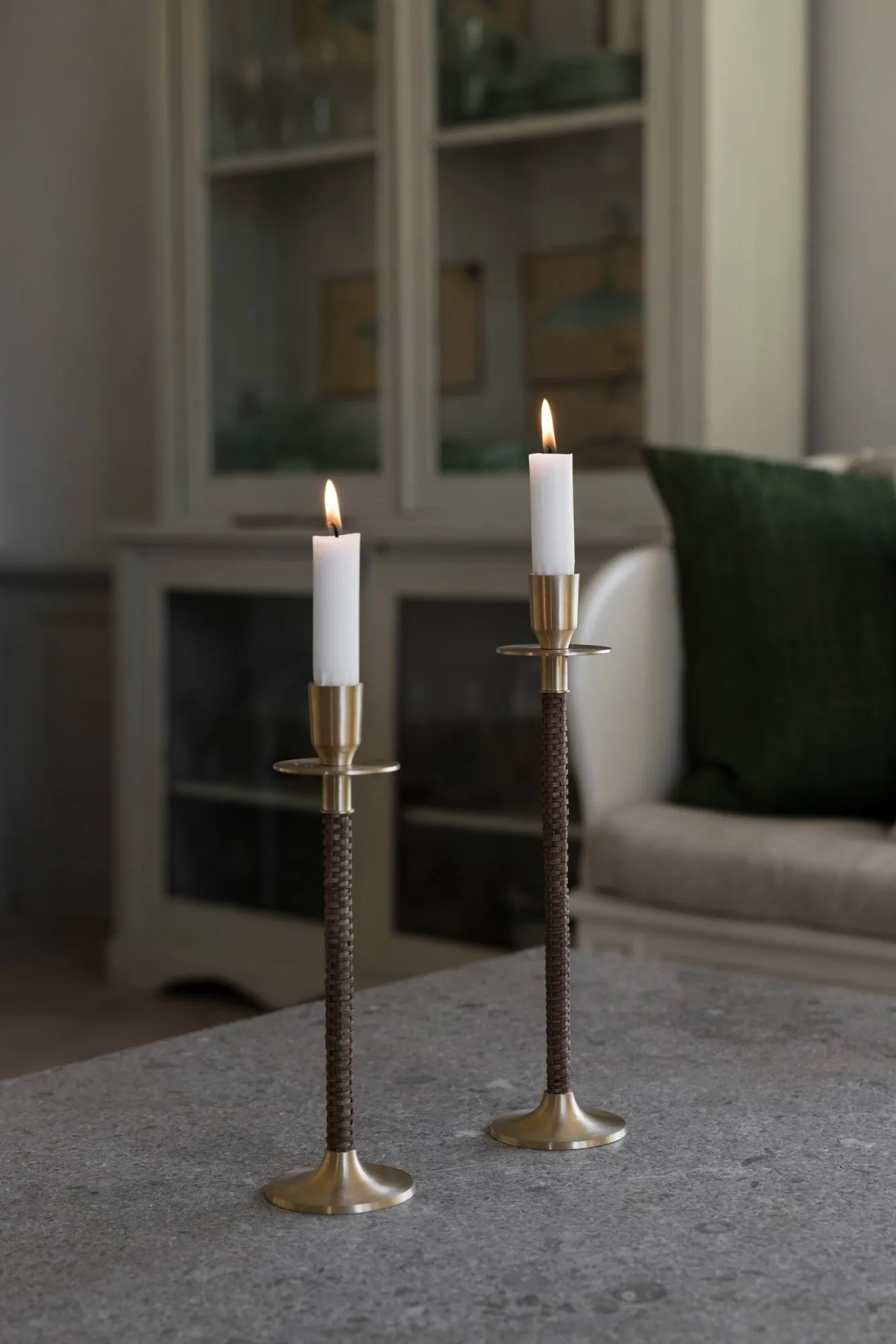 Ernst 플랫 위 캔들 홀더, Brass, Ø8x25 cm ERNST | 에른스트