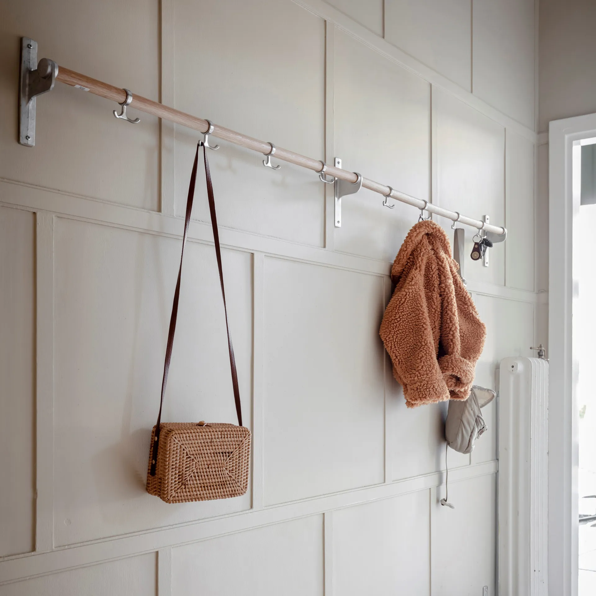 노어탈지 후크 100 cm, oak, aluminum Essem Design | 에셈디자인