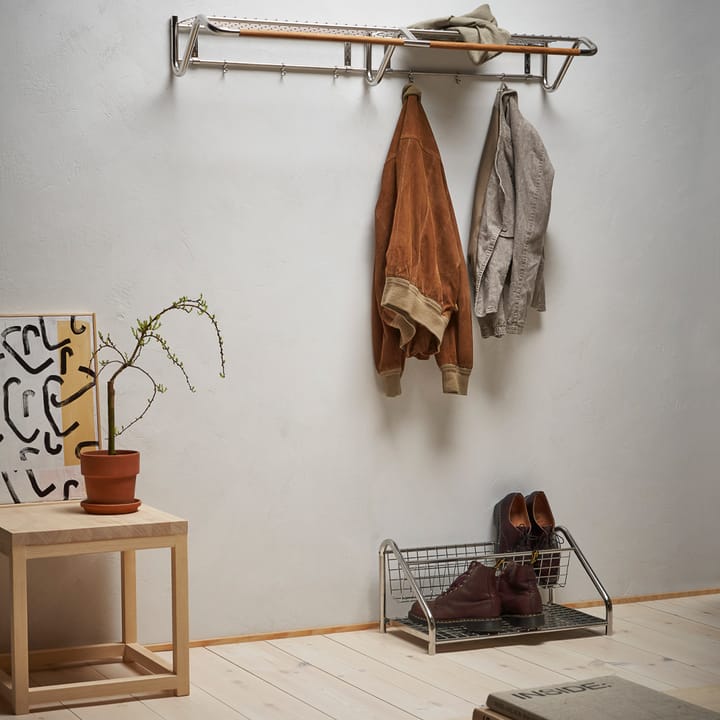 Funk 모자 선반, Stainless steel, oiled oak bar Essem Design | 에셈디자인