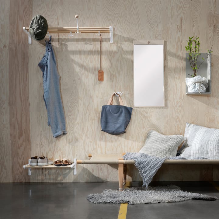 Nostalgi 신발 or 모자 선반, Brass, black stand Essem Design | 에셈디자인