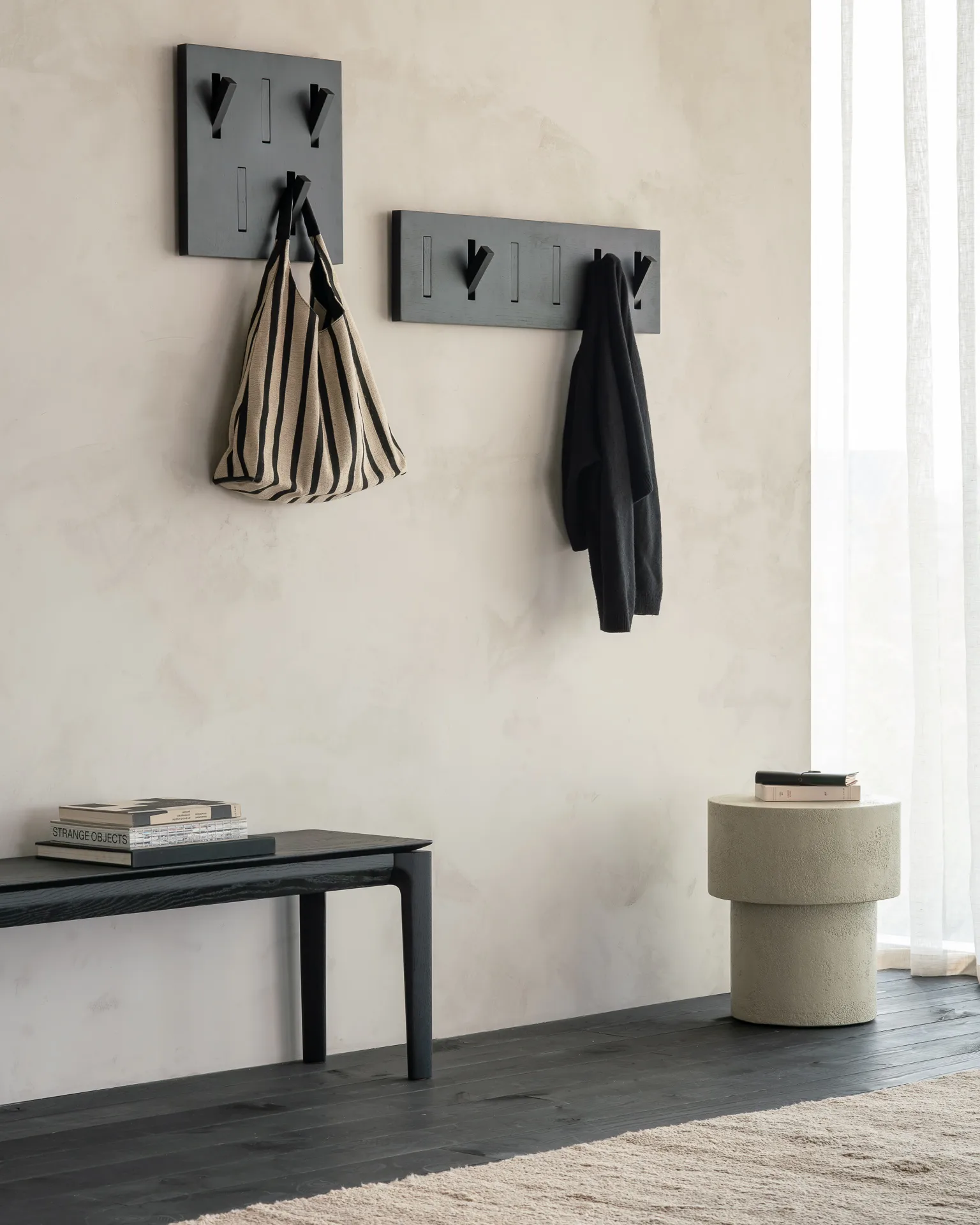 유틸리타일 벽 행거 옷걸이, Lacquered oak-black-large Ethnicraft | 에스니크래프트