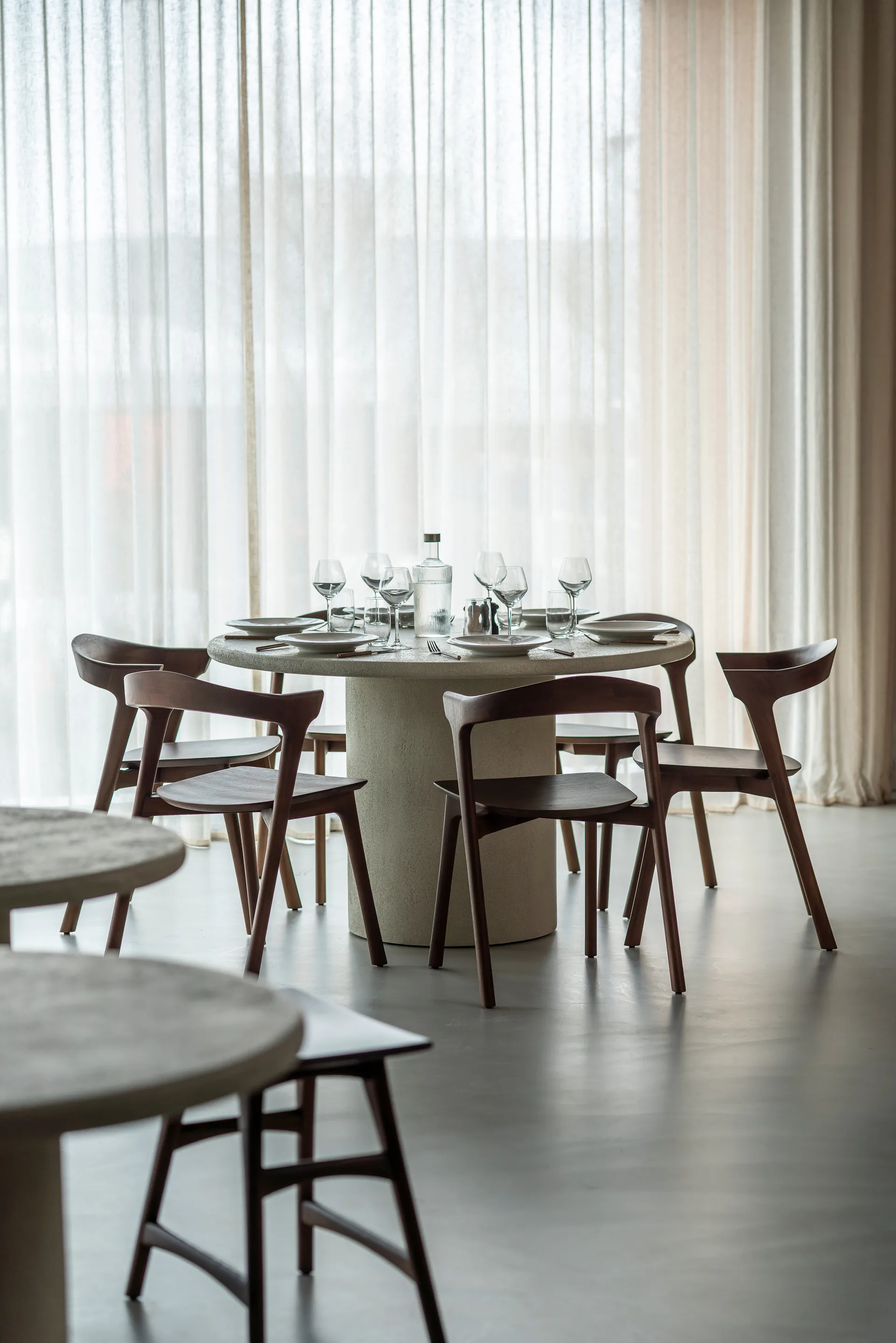 엘리먼츠 다이닝 테이블, Off White, Ø125 cm Ethnicraft | 에스니크래프트