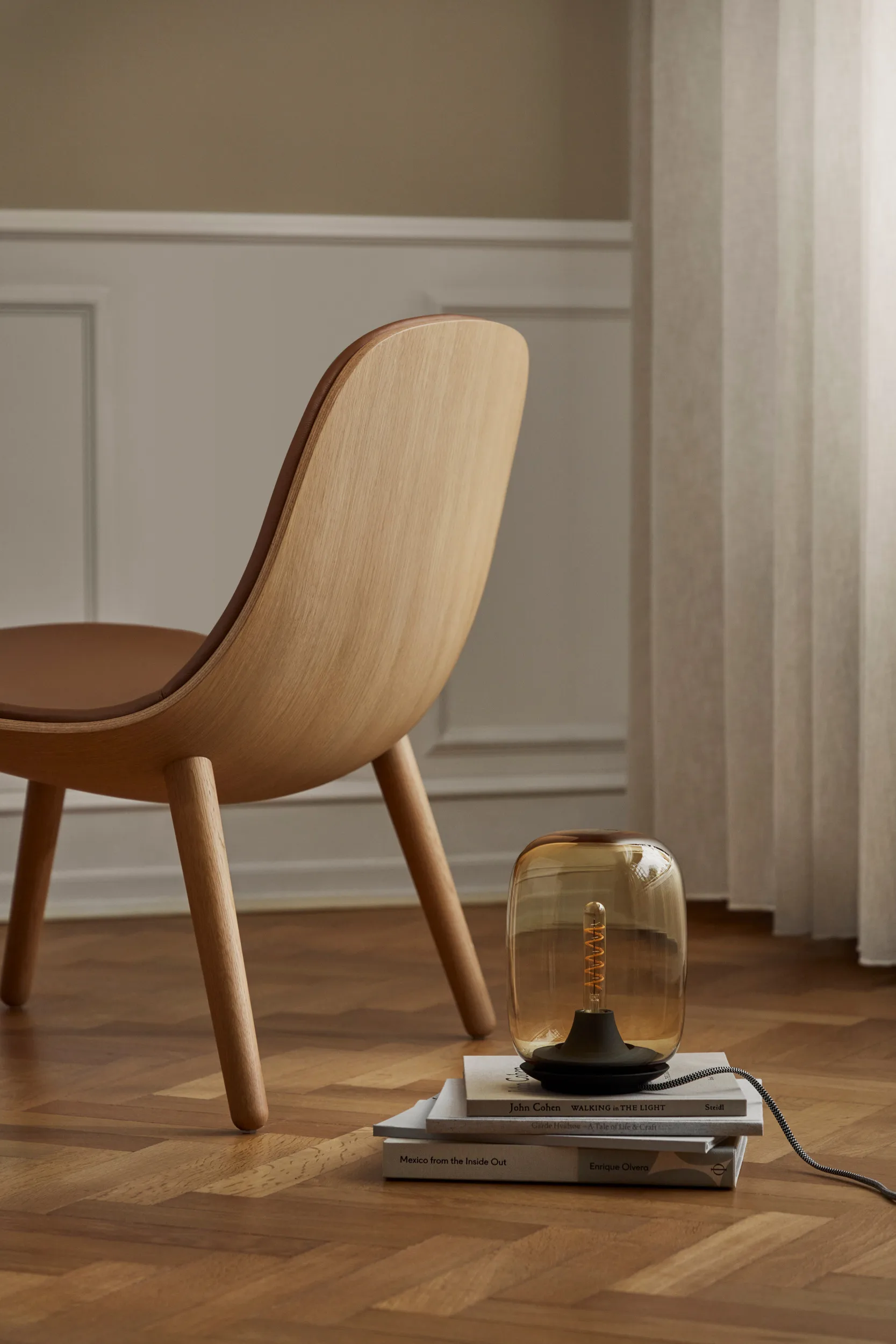 에이컨 테이블 조명 21.5 cm, Amber Eva Solo | 에바솔로