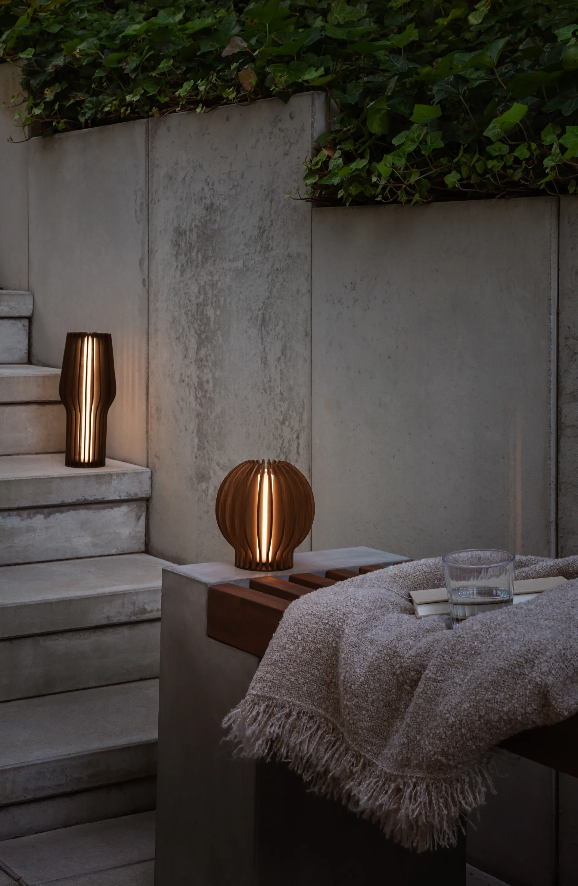 에바솔로 래디언트 LED 충전식 조명 - 라운드, Oak Eva Solo | 에바솔로