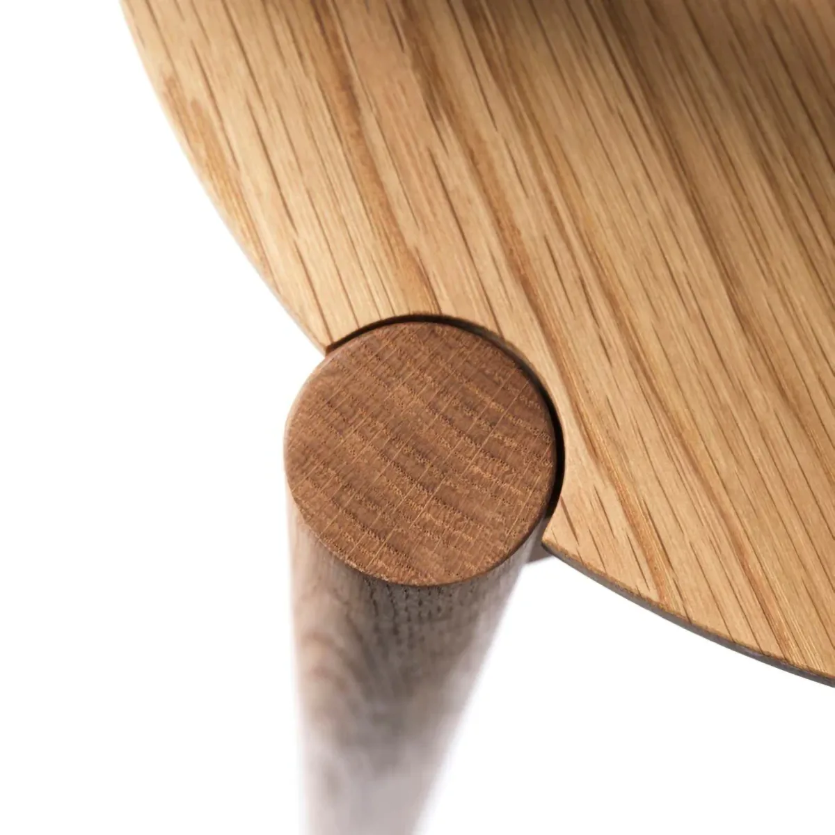 D102 쇠스 커피 테이블 Ø55 cm, Oak solid oiled FDB Møbler