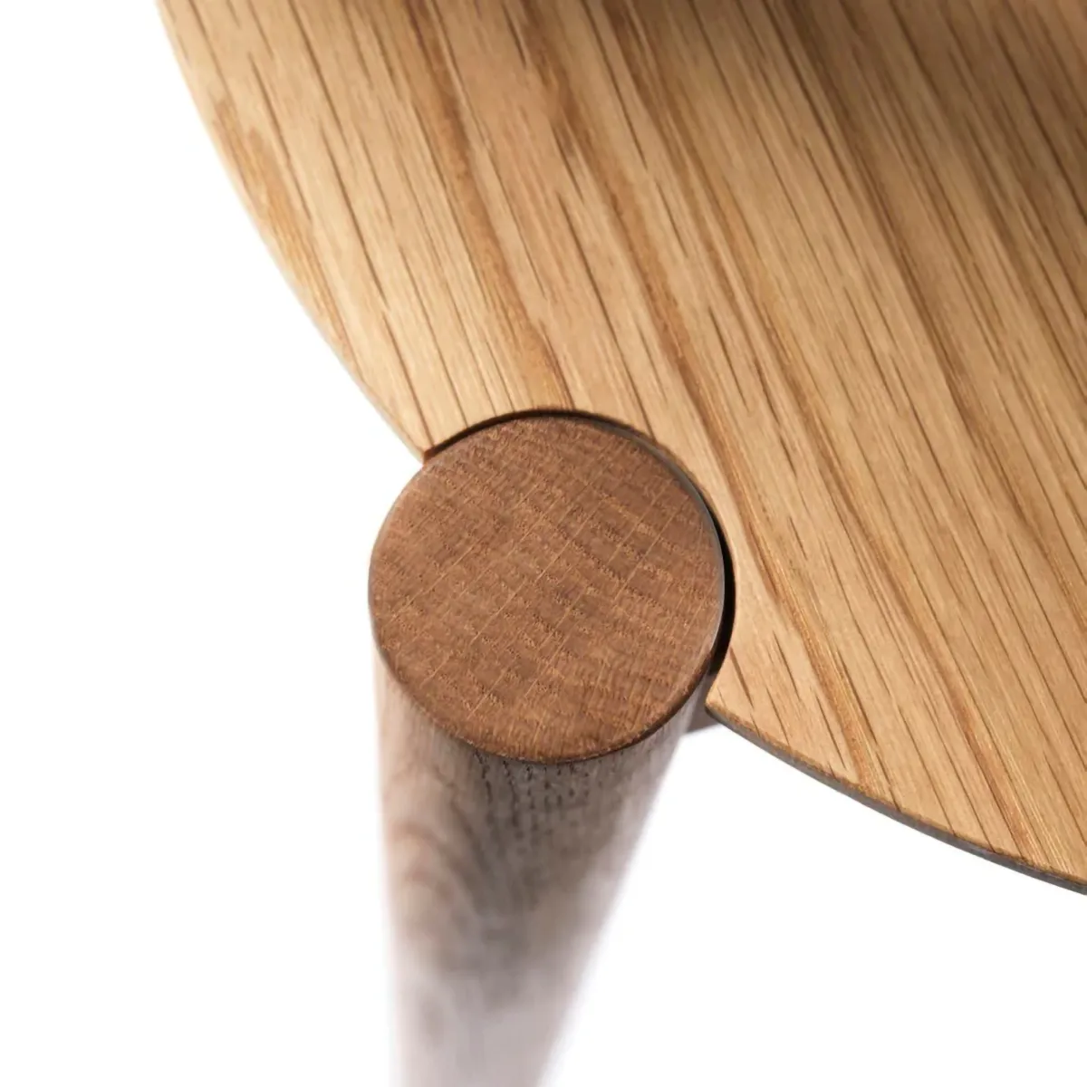 D102 쇠스 커피 테이블 Ø85 cm, Oak solid oiled FDB Møbler