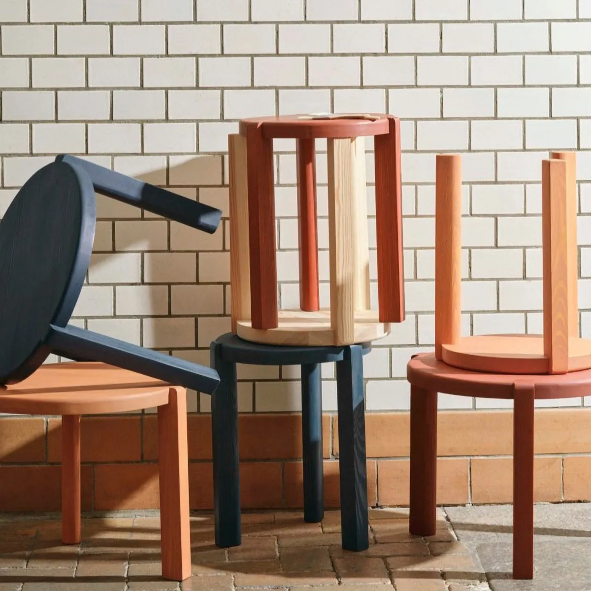 D108 라그네스민데 사이드 테이블 Ø35 cm, Carmine red FDB Møbler