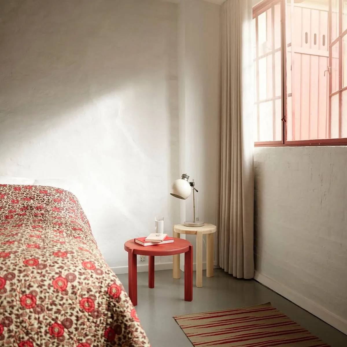 D108 라그네스민데 커피 테이블 Ø48 cm, Carmine red FDB Møbler