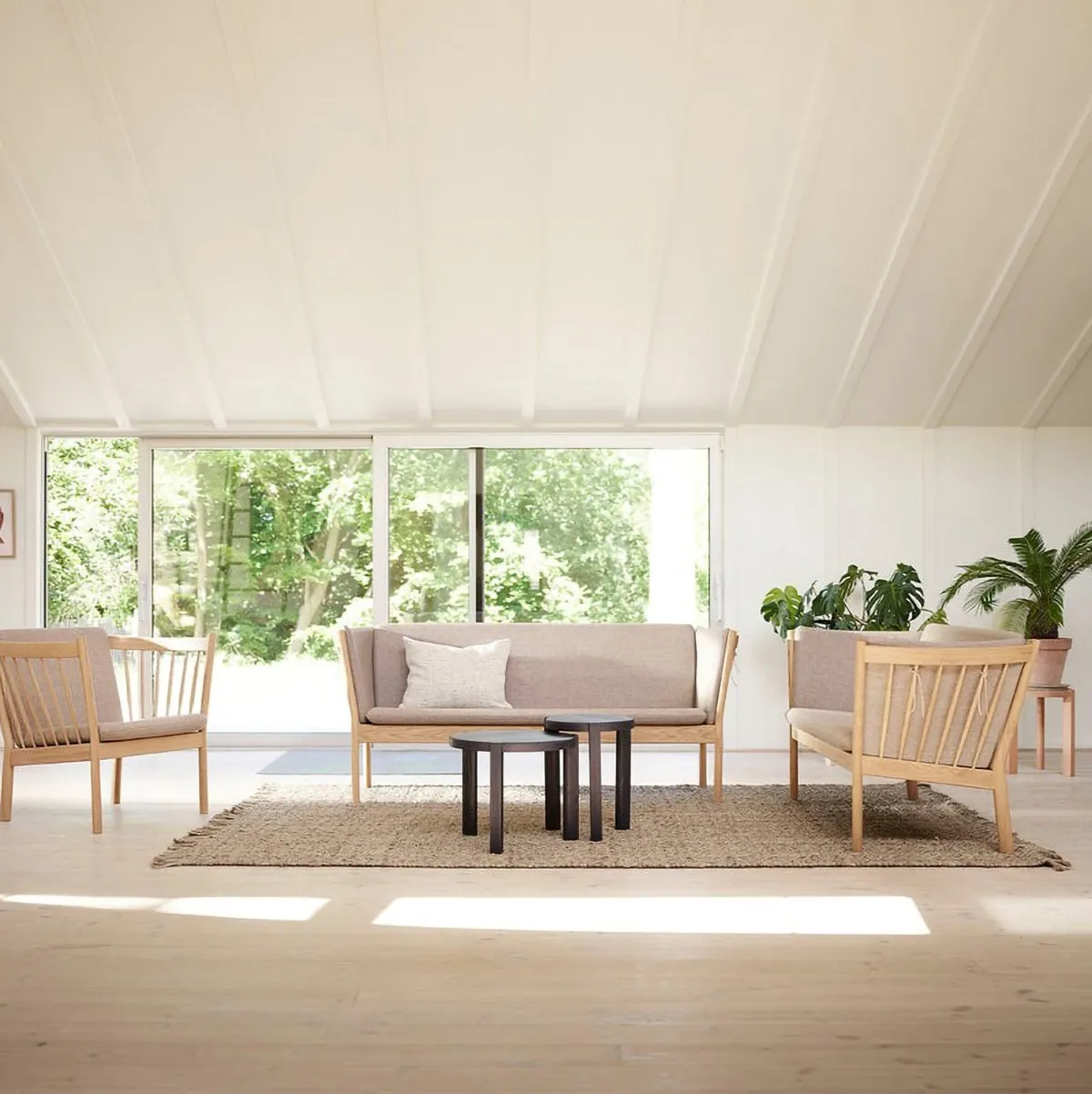 D108 라그네스민데 커피 테이블 Ø48 cm, Midnight blue FDB Møbler