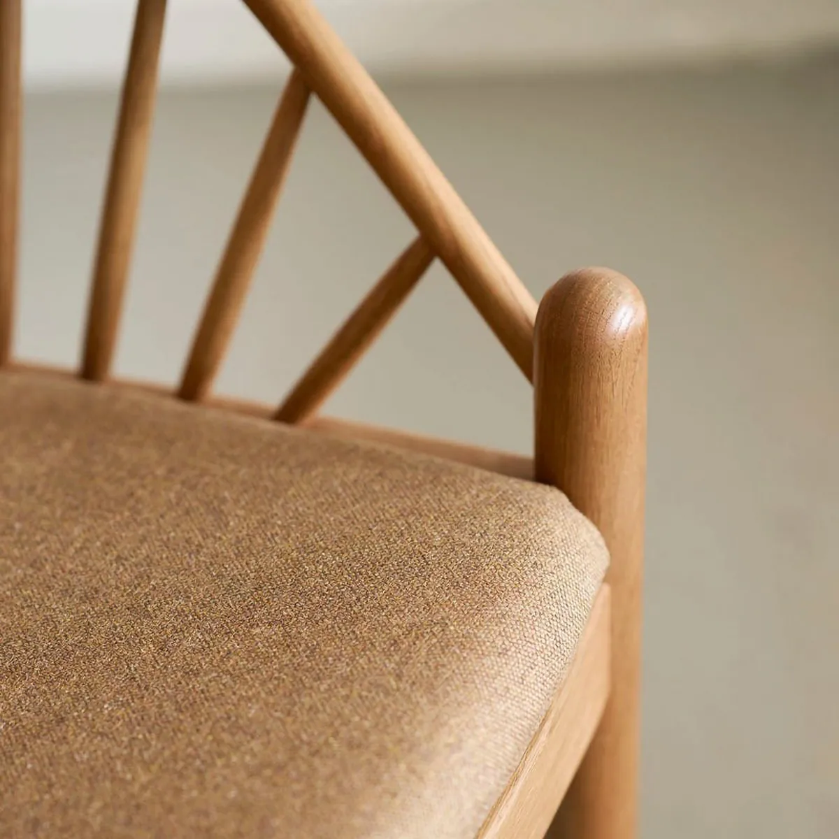 J166 예르나 체어, Smoked oak-brown FDB Møbler