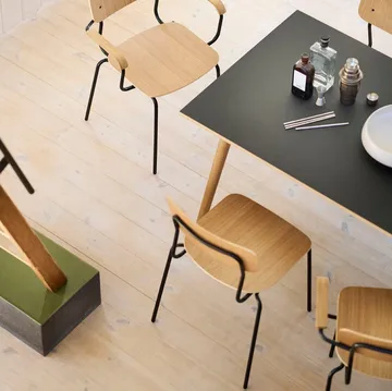 J182 홀멘 체어 - Oak veneer-black legs - FDB Møbler