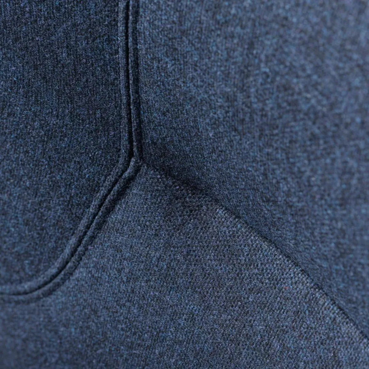 L35 게샤 윙 암체어, Dark blue-lacquered oak FDB Møbler