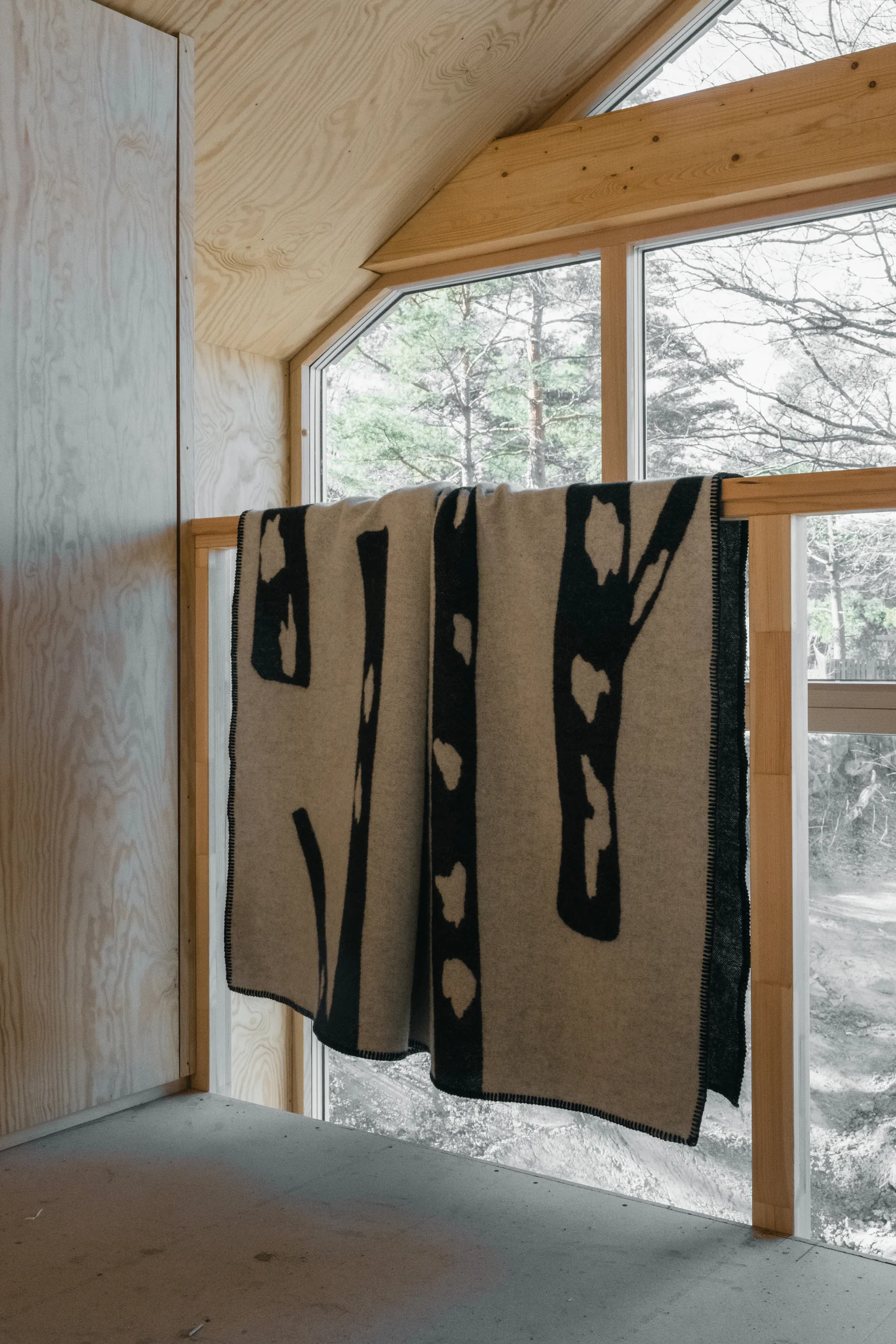 버치 스로우 130x180 cm, Black-white Fine Little Day | 파인리틀데이