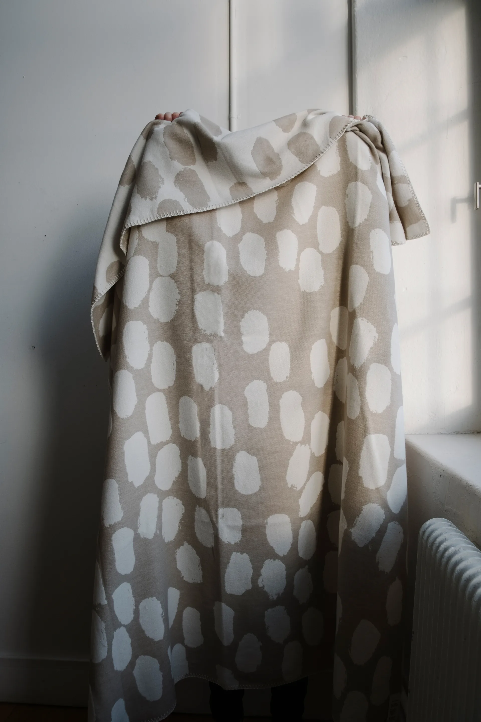 닷츠 스로우 140x180 cm, Beige Fine Little Day | 파인리틀데이