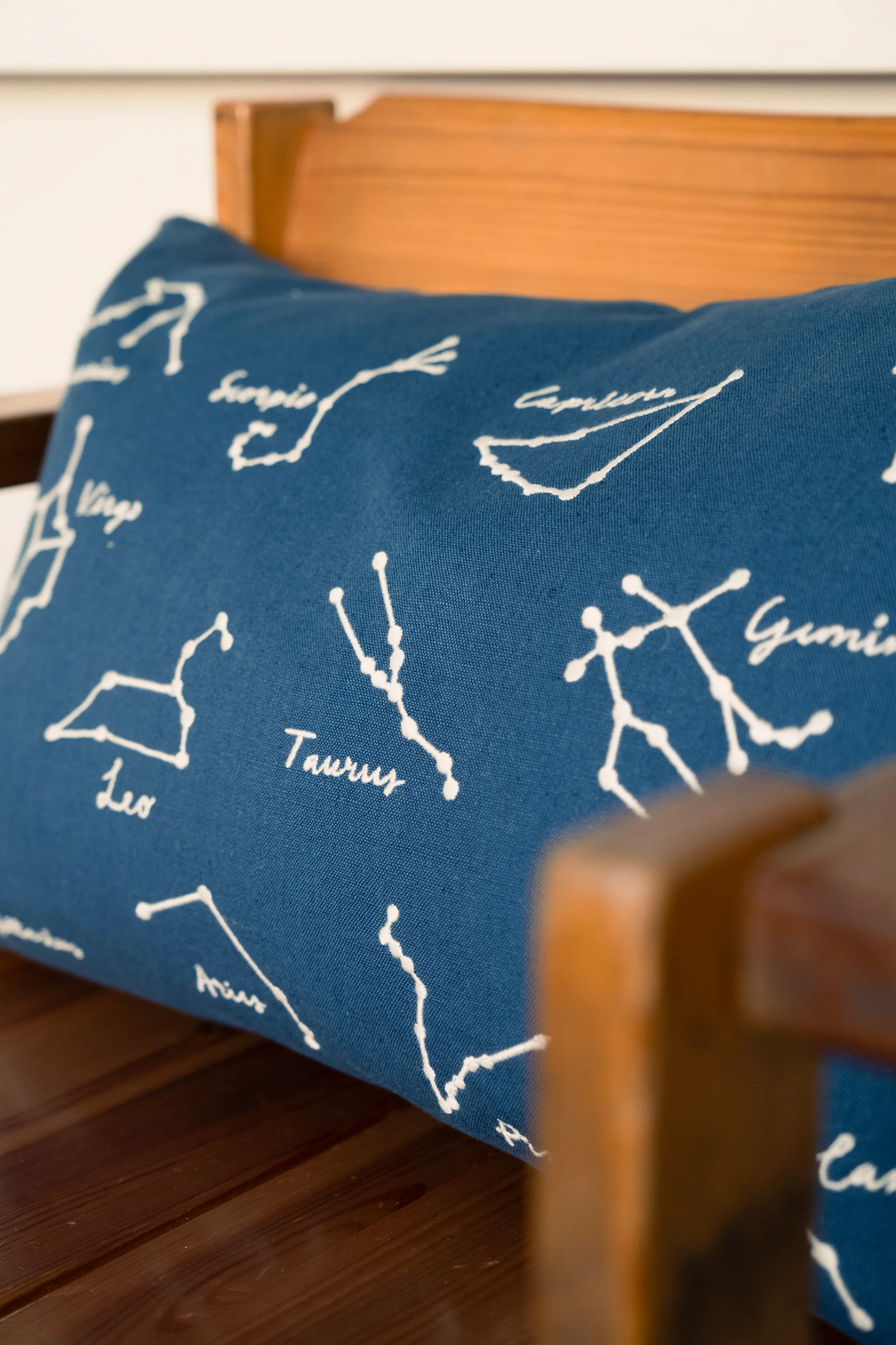 스타 사인 쿠션 커버 38x58 cm, Blue-White Fine Little Day | 파인리틀데이