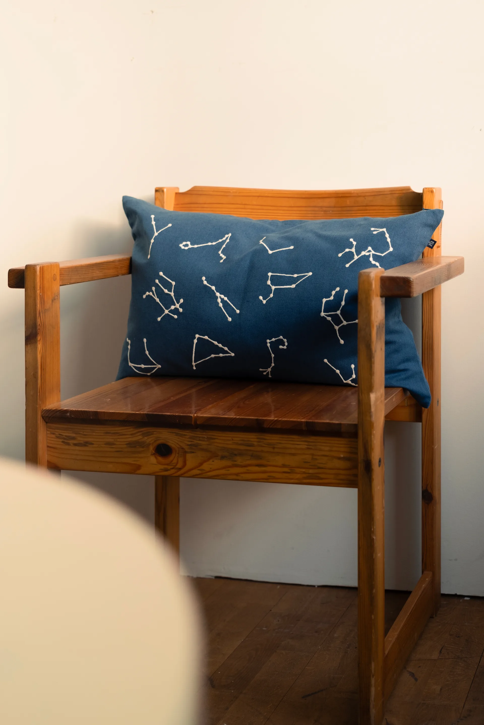 스타 사인 쿠션 커버 38x58 cm, Blue-White Fine Little Day | 파인리틀데이