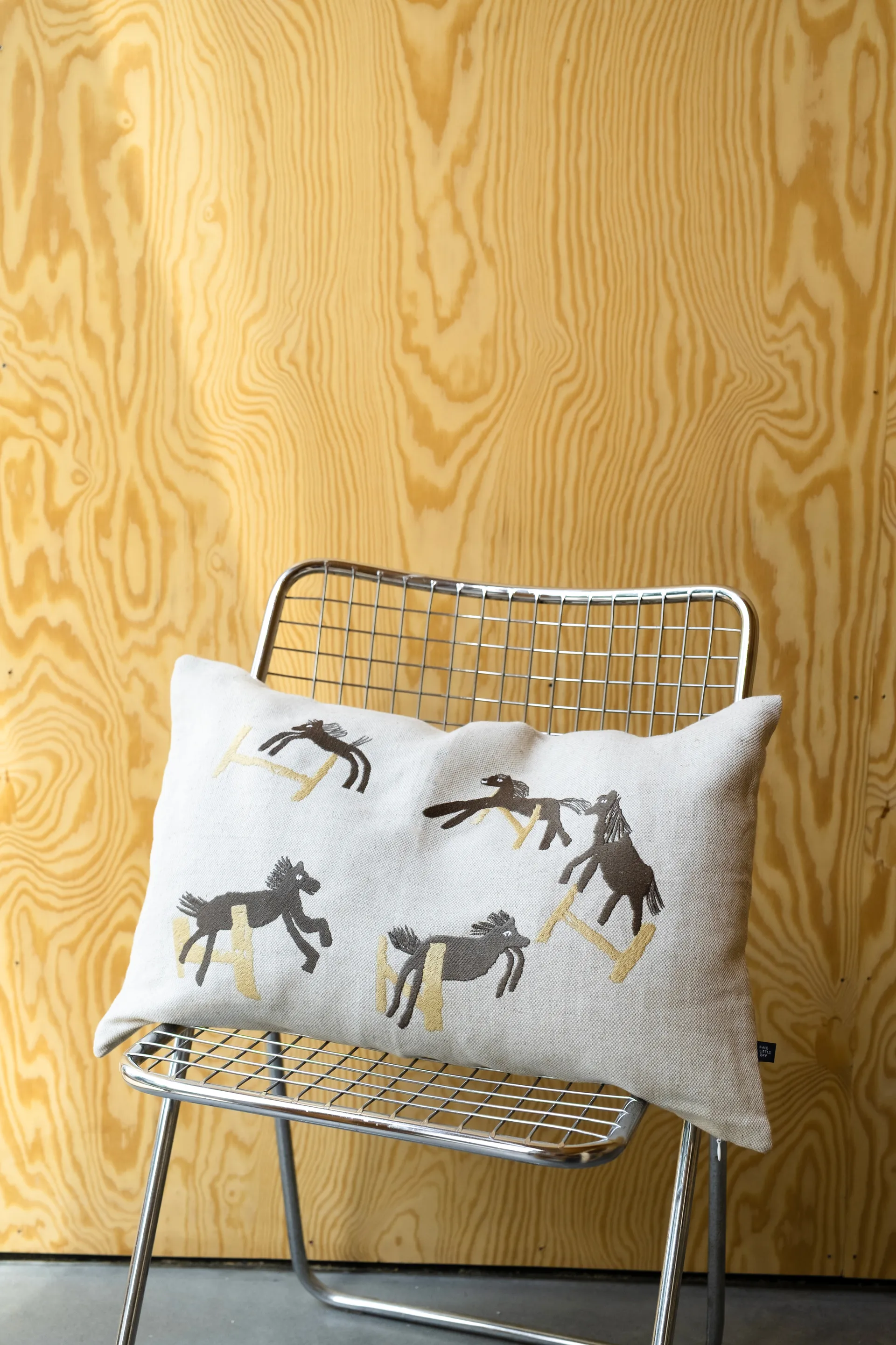 점핑 호스 쿠션 커버 38x58 cm, Natural Fine Little Day | 파인리틀데이