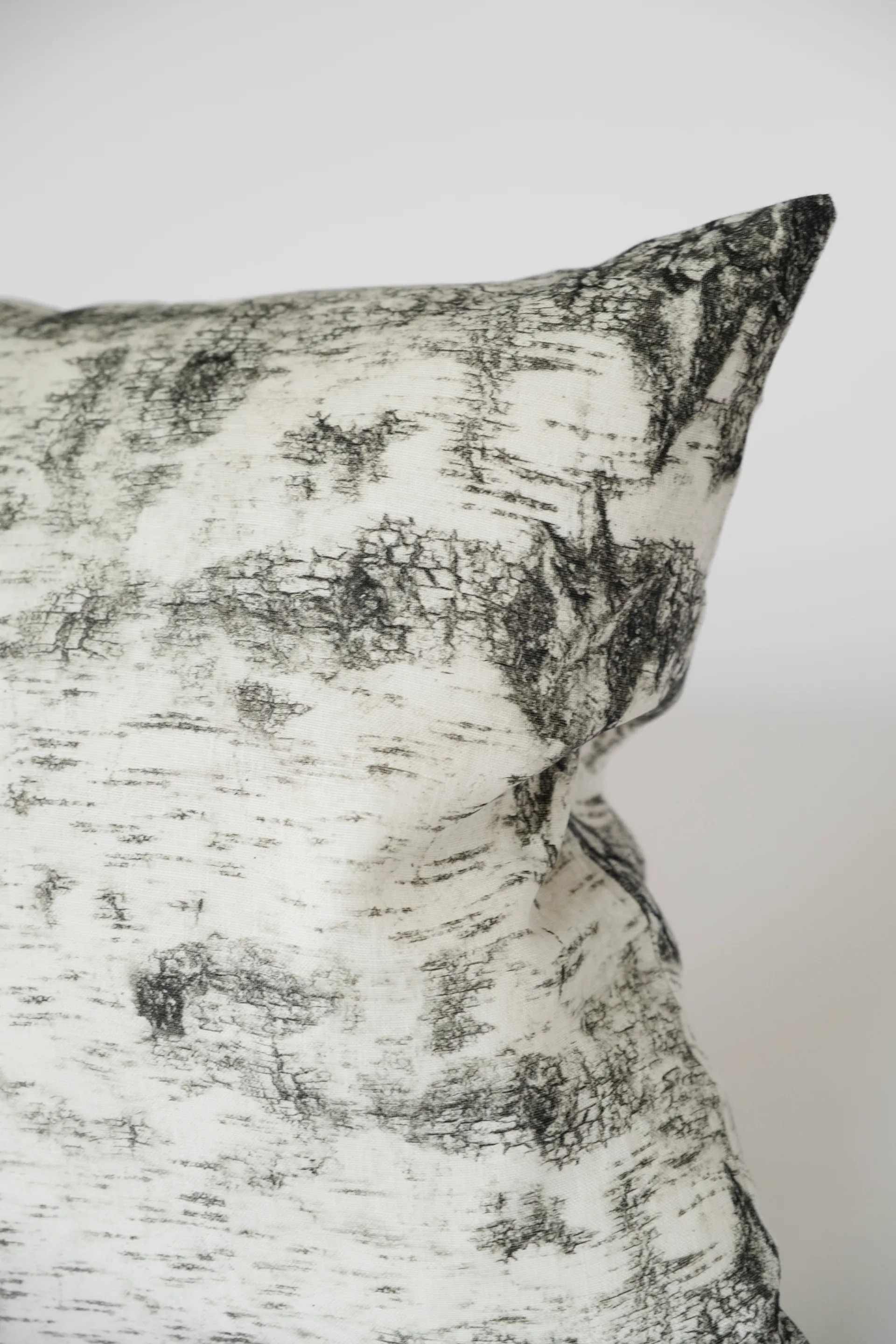 바크 쿠션 커버 48x48 cm, Black-white Fine Little Day | 파인리틀데이