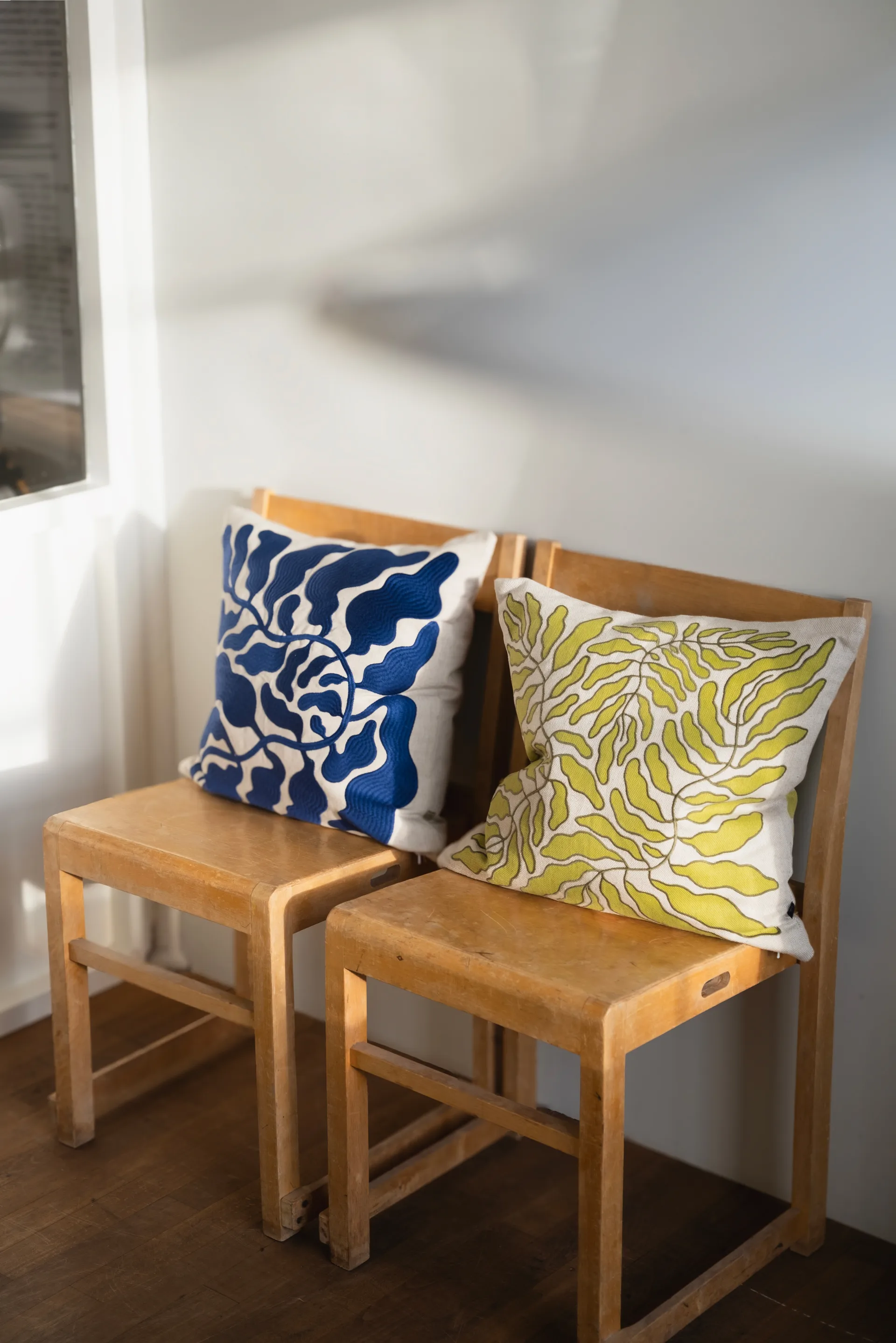 리브스 자수 쿠션 커버 48x48 cm, Lime-nature Fine Little Day | 파인리틀데이