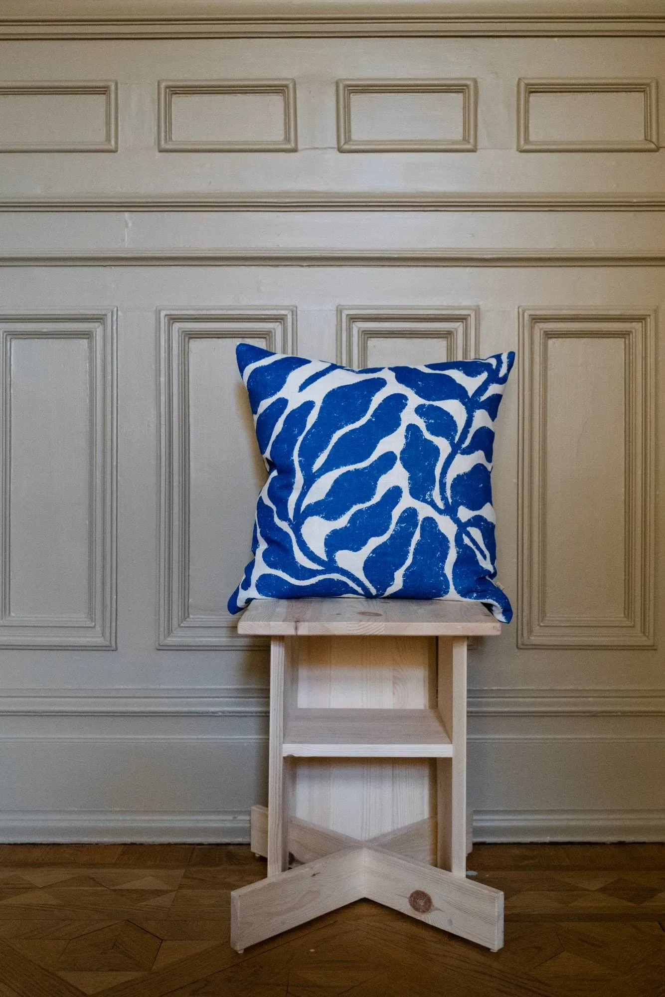 리브스 쿠션 커버 48x48 cm, White-blue Fine Little Day | 파인리틀데이