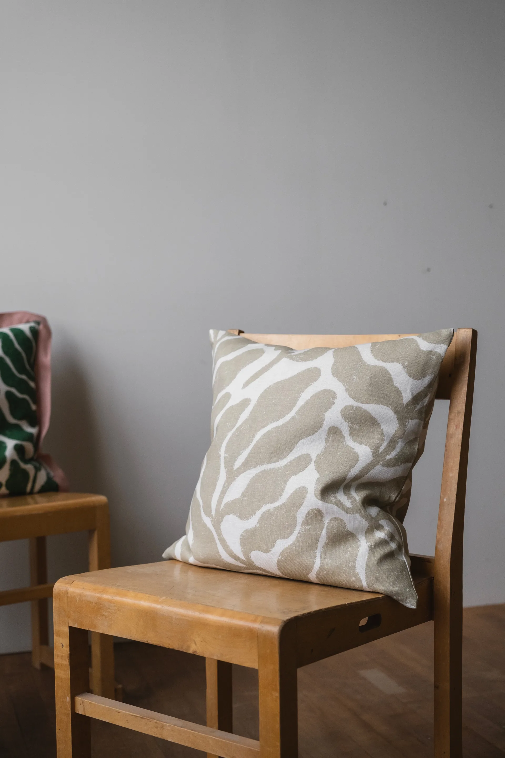 리브스 쿠션 커버 48x48cm, Sand Fine Little Day | 파인리틀데이