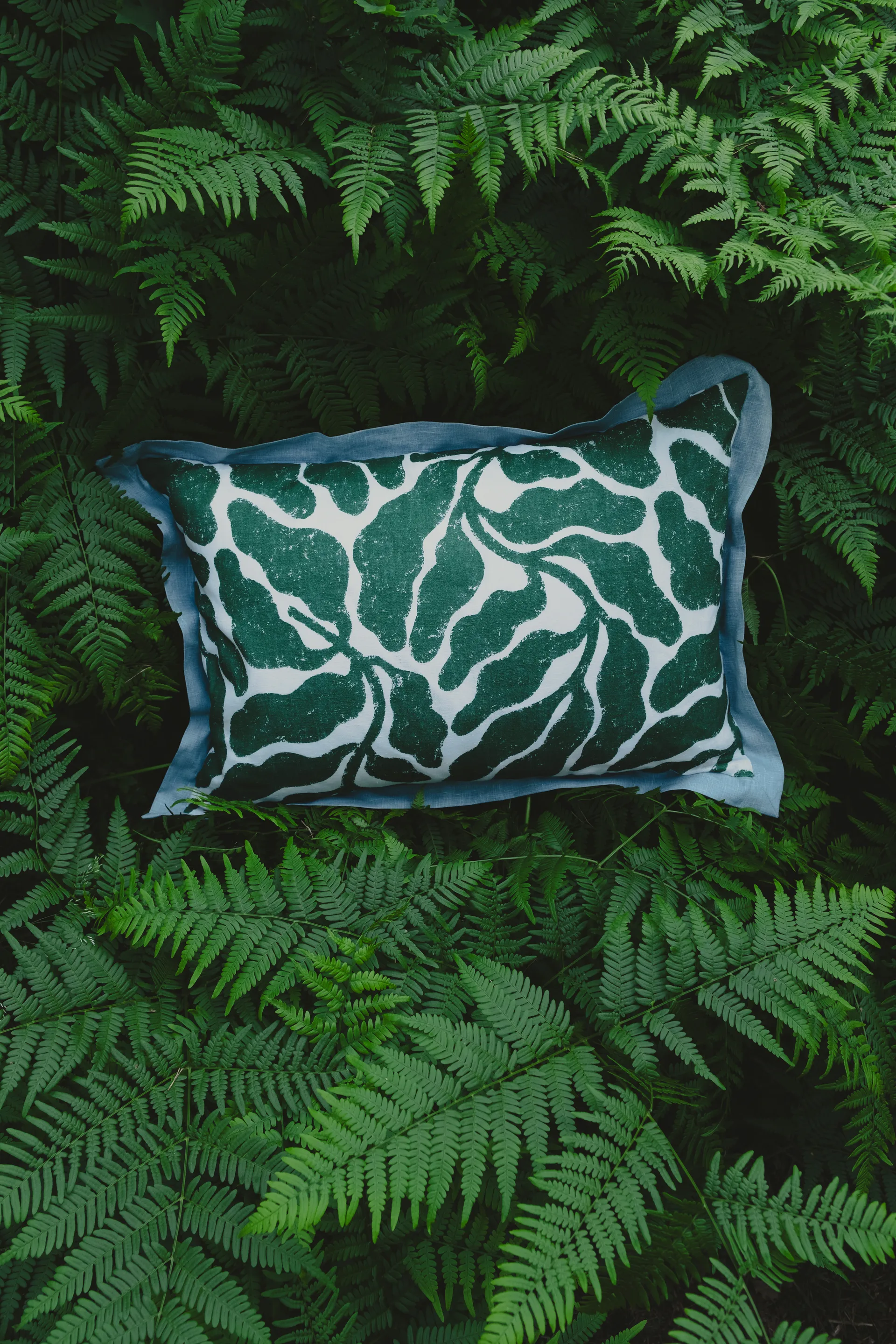 리브스 쿠션 커버 콘트라스팅 윙 48x68 cm, Green-Blue Fine Little Day | 파인리틀데이