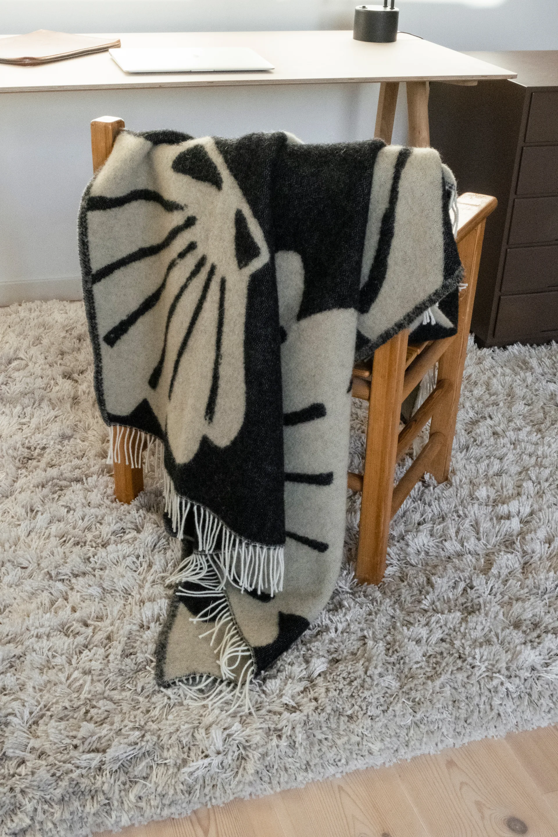 Snäcka 스로우 130x190 cm, Coal-Beige Fine Little Day | 파인리틀데이