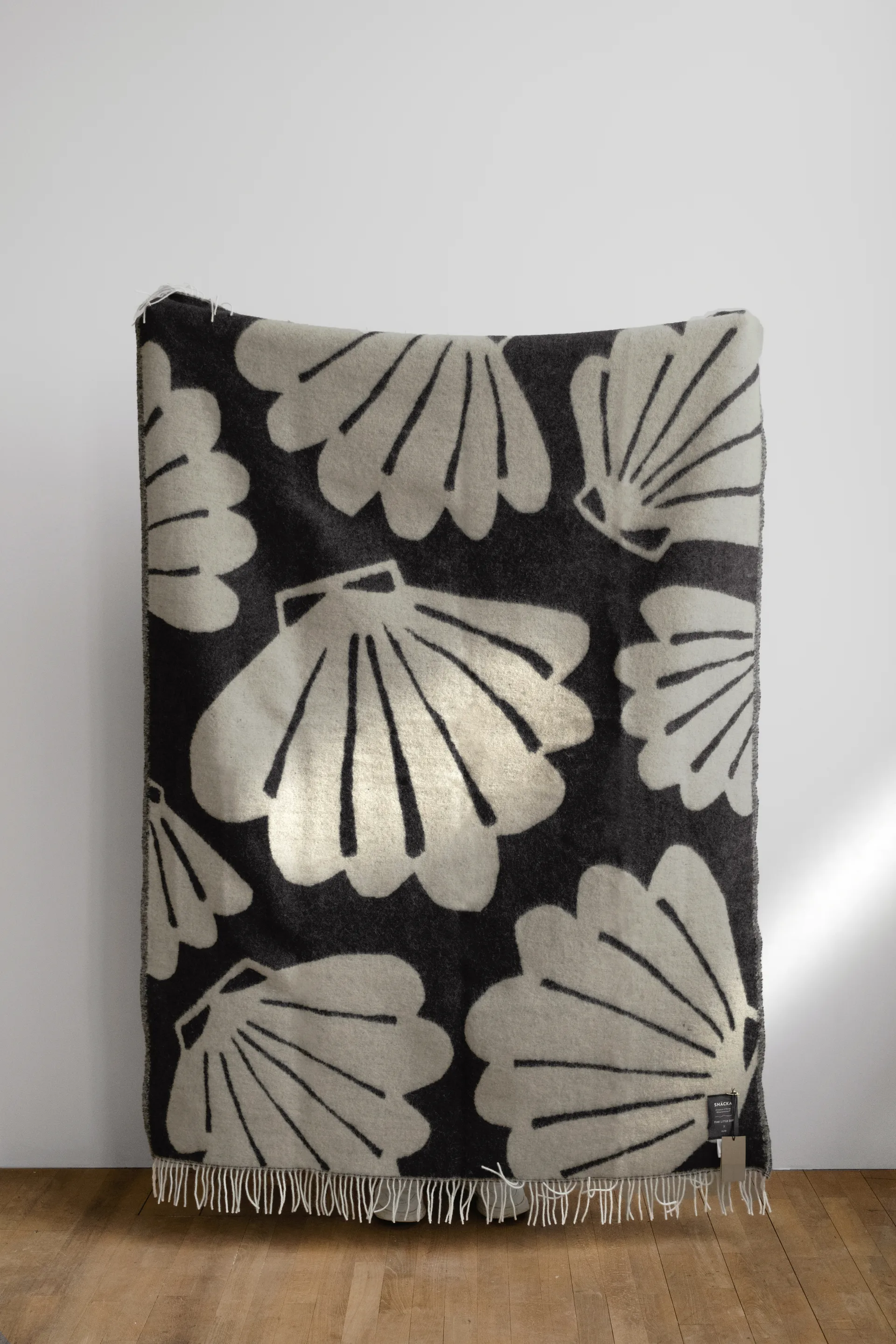 Snäcka 스로우 130x190 cm, Coal-Beige Fine Little Day | 파인리틀데이