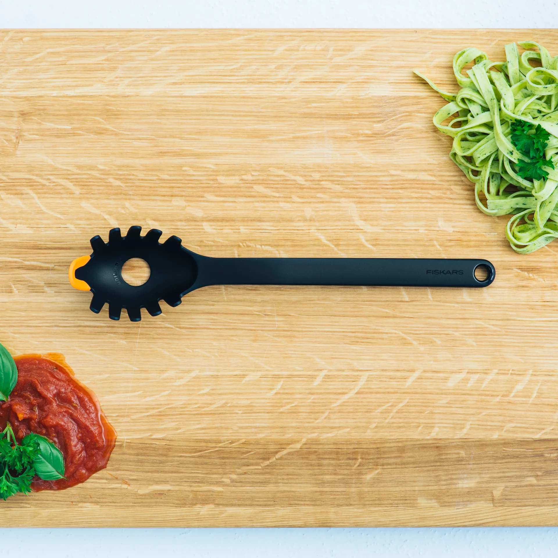 펑셔널 폼 파스타용 국자 29 cm, Black Fiskars | 피스카스