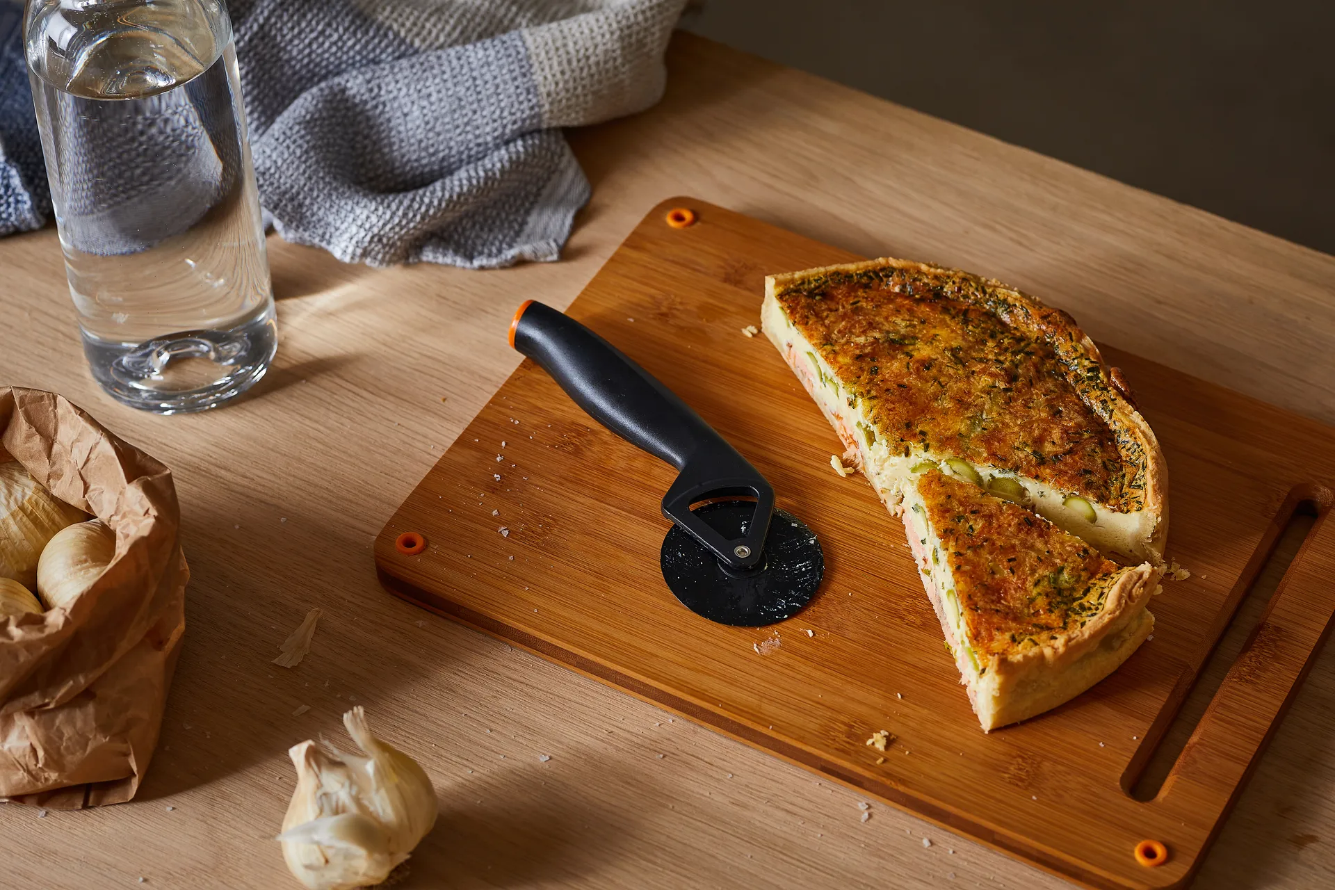 펑셔널 폼 피자 커터, Black Fiskars | 피스카스