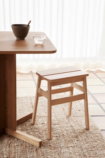 앵글 스탠다드 스툴 45 cm - Beech - Form & Refine