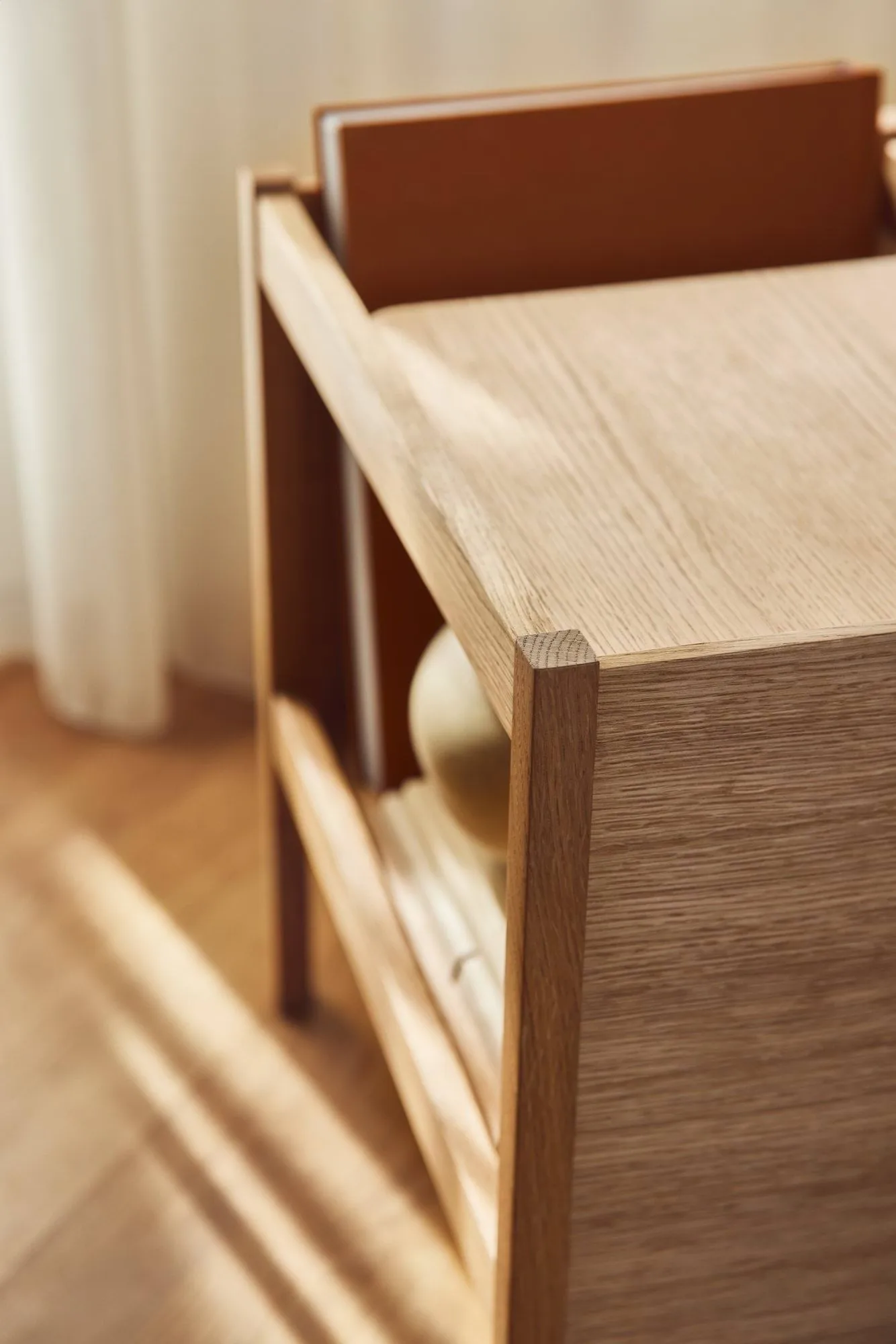 저널 오거나이저 사이드 테이블, Oak Form & Refine