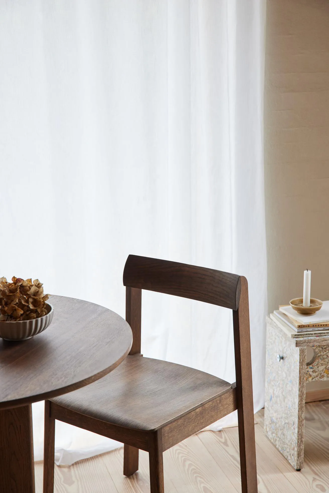 블루프린트 체어, Smoked oak Form & Refine