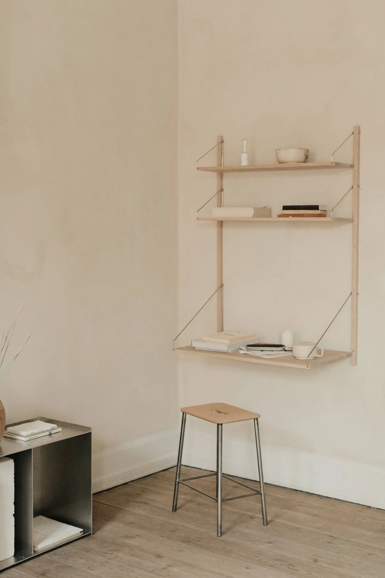 Adam 스툴, Raw steel-natural leather, H:50 cm FRAMA