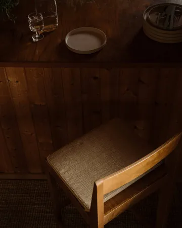 Bar Chair 01 바 스툴용 쿠션 - Camel, 32x40x4 cm - FRAMA