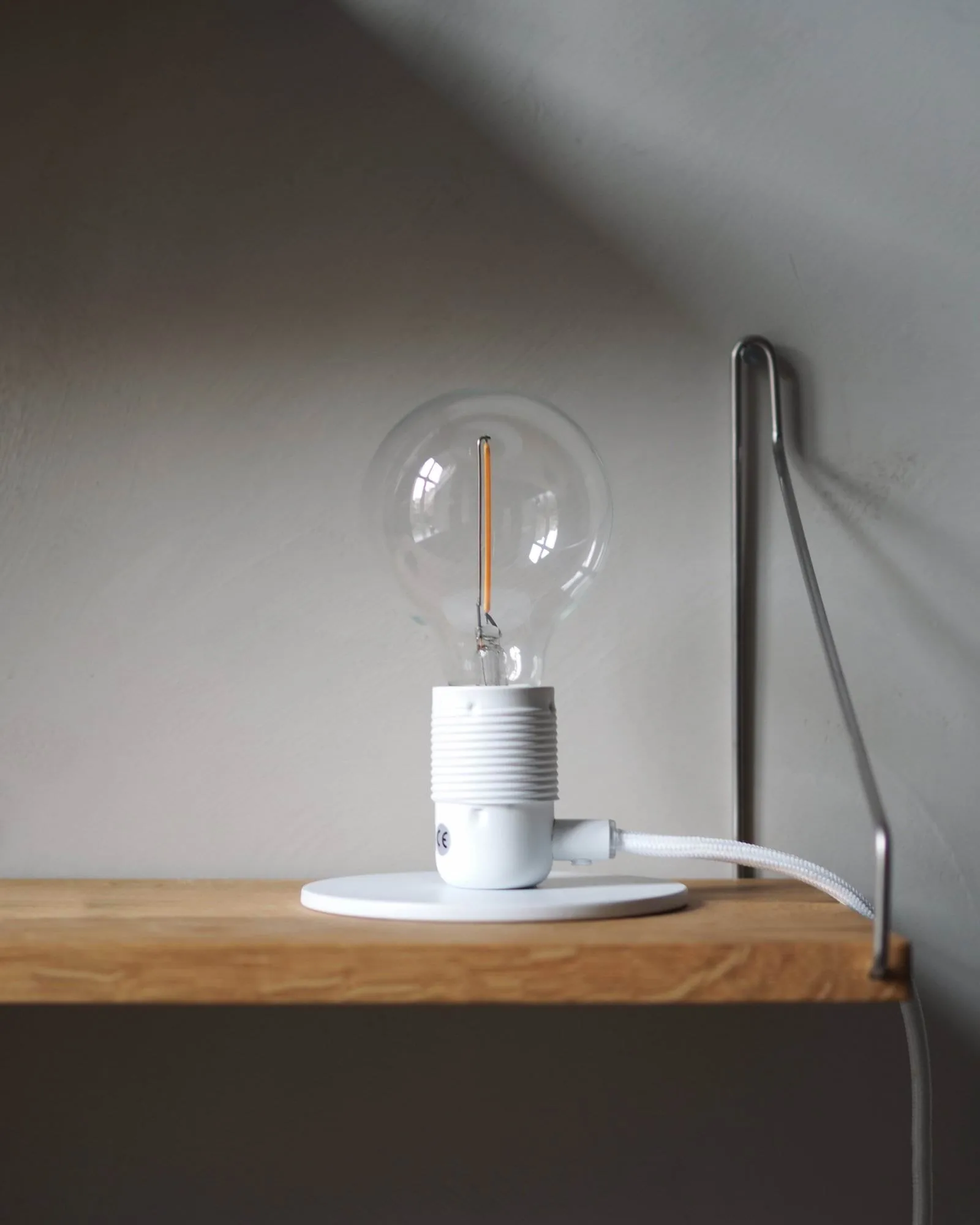 Single Shelf 벽 선반, 오크-스테인리스 스틸, 40x27 cm FRAMA