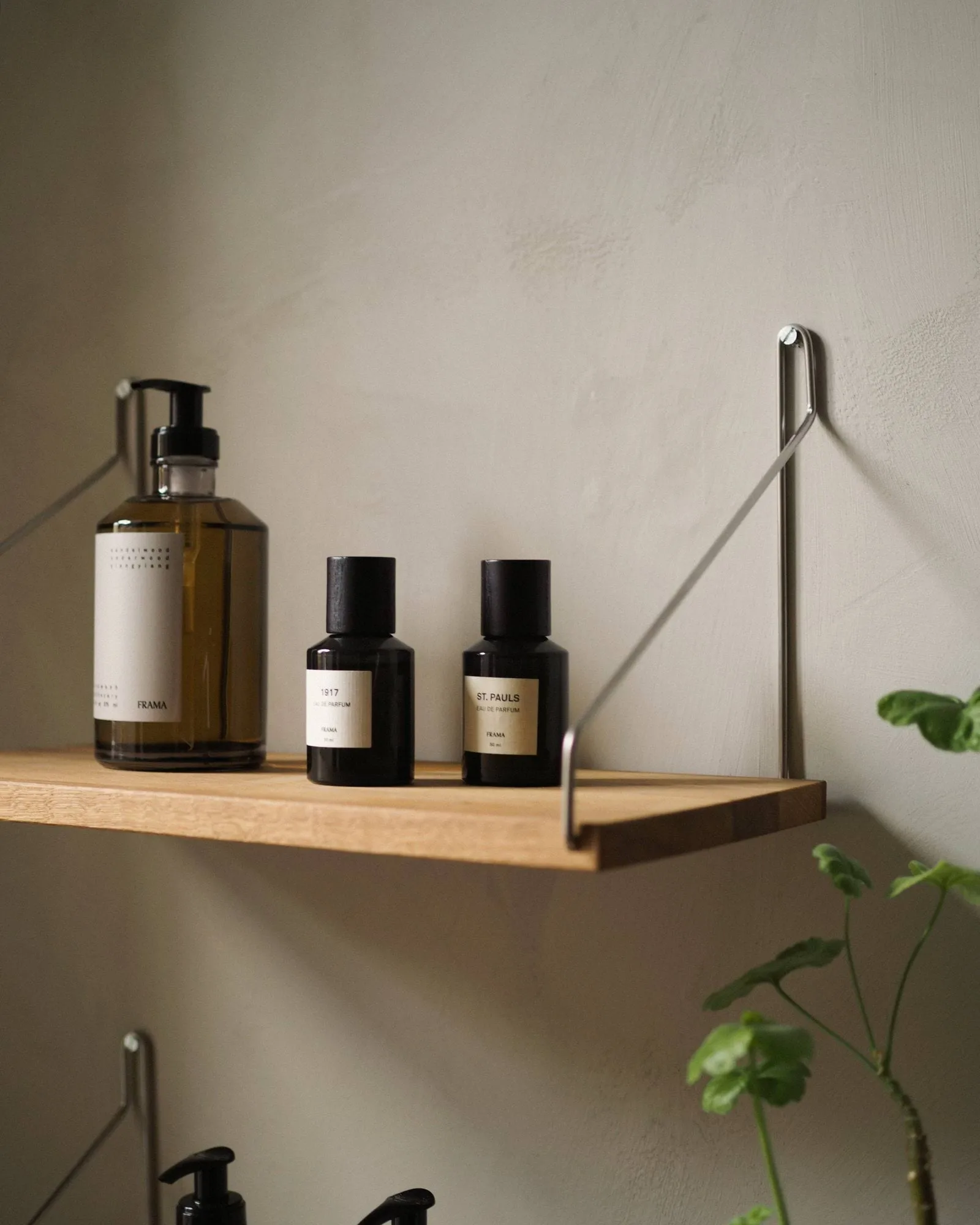 Single Shelf 벽 선반, 오크-스테인리스 스틸, 60x27 cm FRAMA