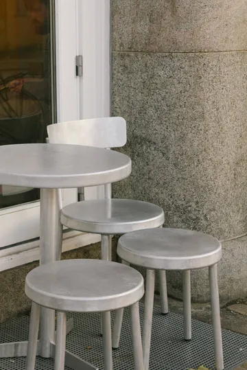Tasca 원형 스툴 - Aluminium, H: 46 cm - FRAMA