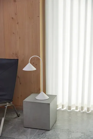 그라스프 무선 테이블 조명 - Matt White, 47 cm - Frandsen